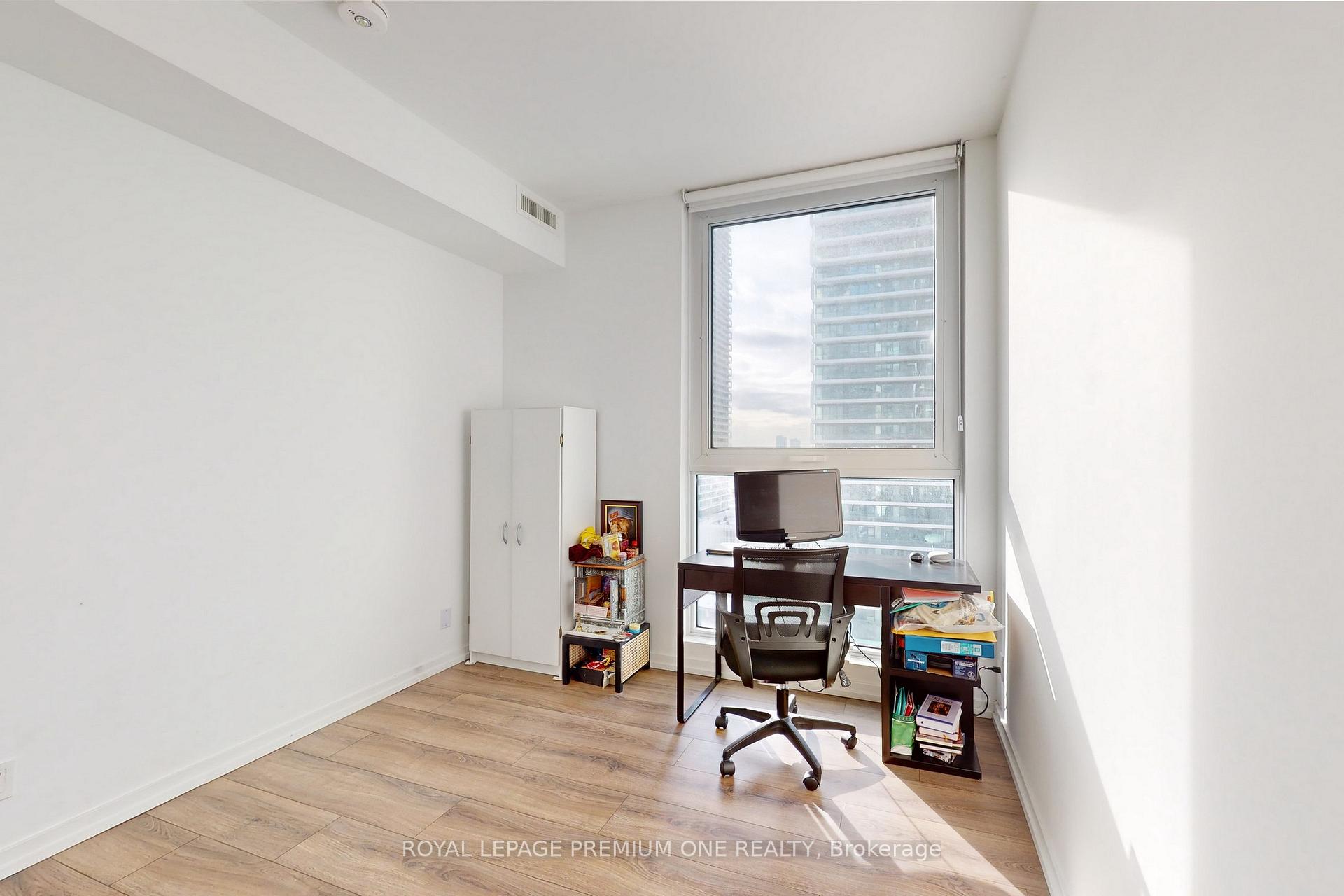 2 Bedrooms Condo at 1000 Portage,  Vaughan For sale