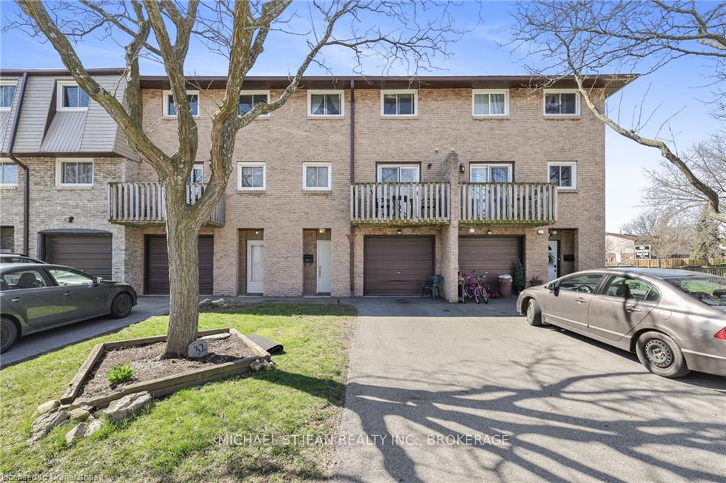 3 Bedrooms Condo at 985 Limeridge,  Hamilton For sale