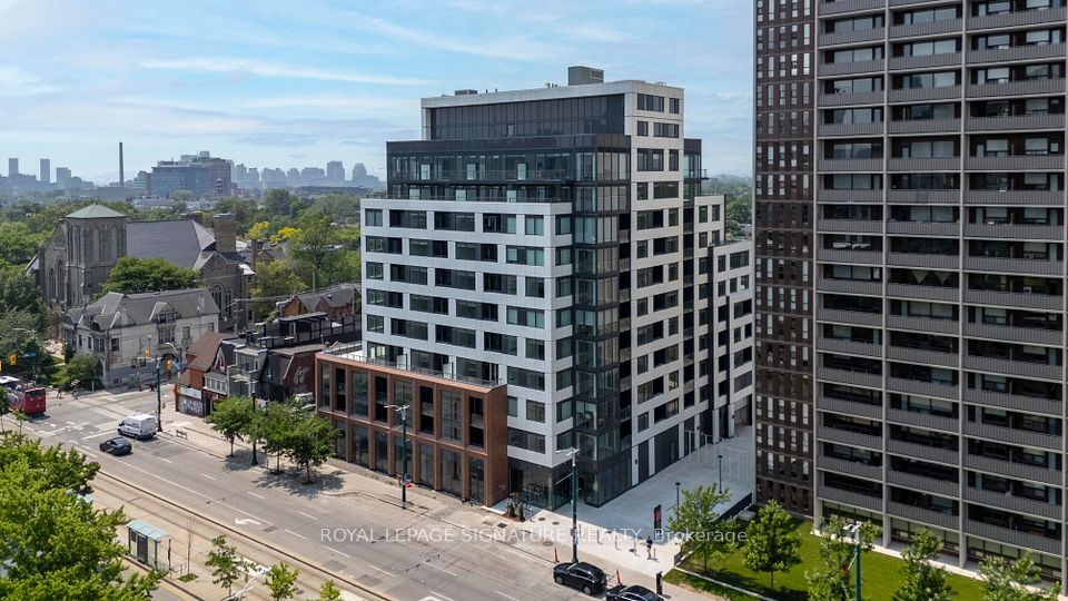 664 Spadina