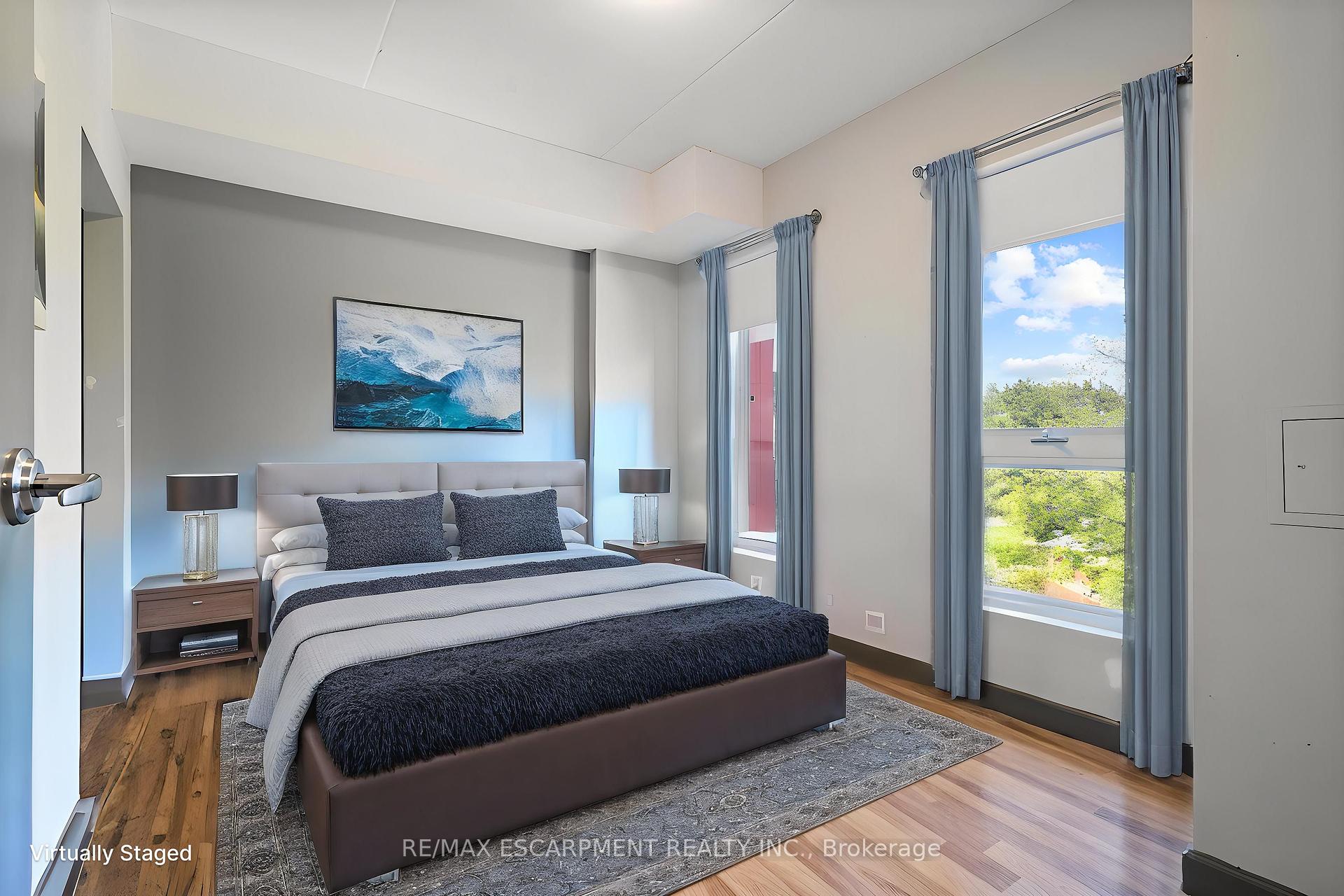 2 Bedrooms Condo at 77 LELAND, Hamilton For sale