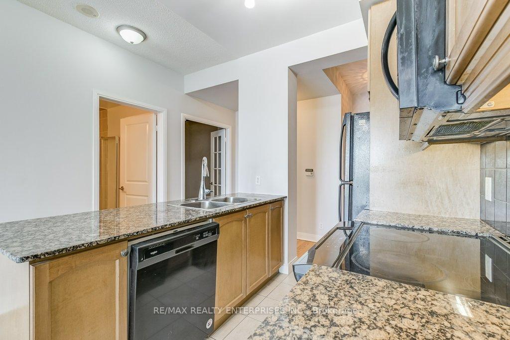 2 Bedrooms Condo at 80 Absolute, Mississauga For sale
