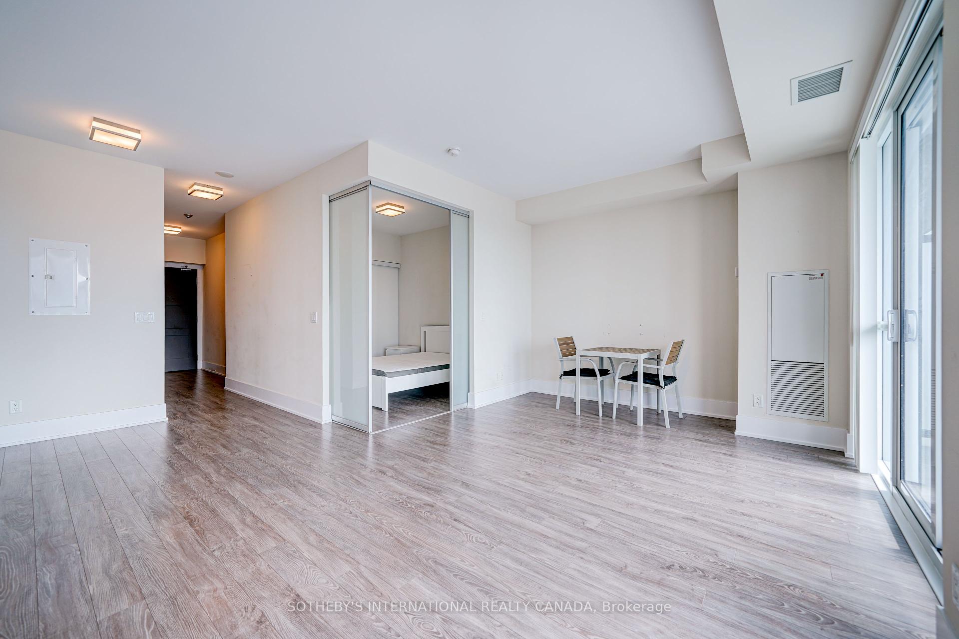 2 Bedrooms Condo at 300 Front, Toronto For sale