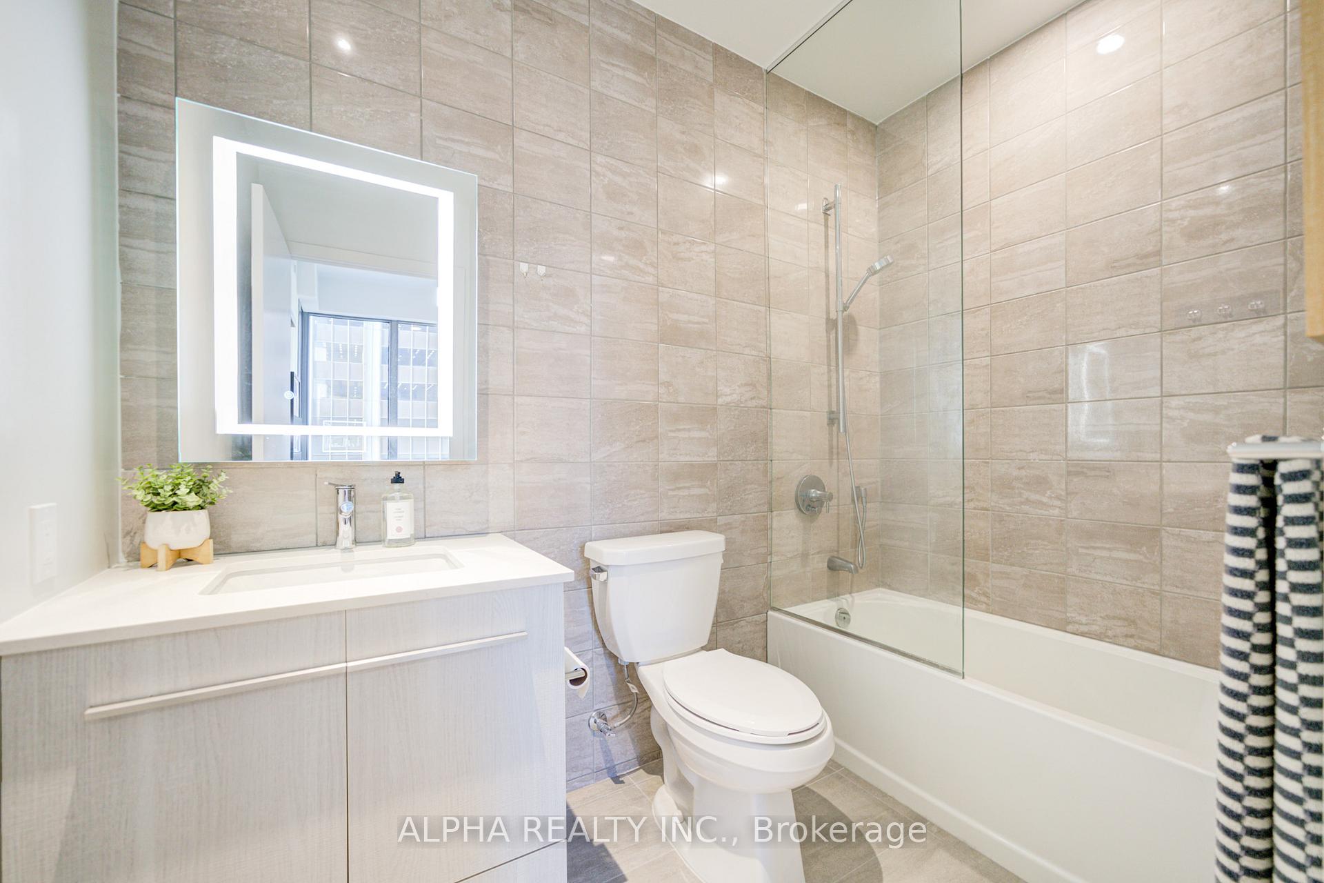 2 Bedrooms Condo at 8 Cumberland,  Toronto For sale