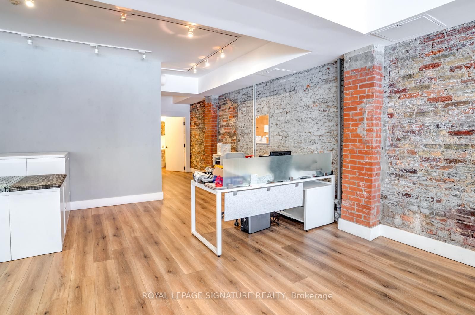 926 King Street W, #Main