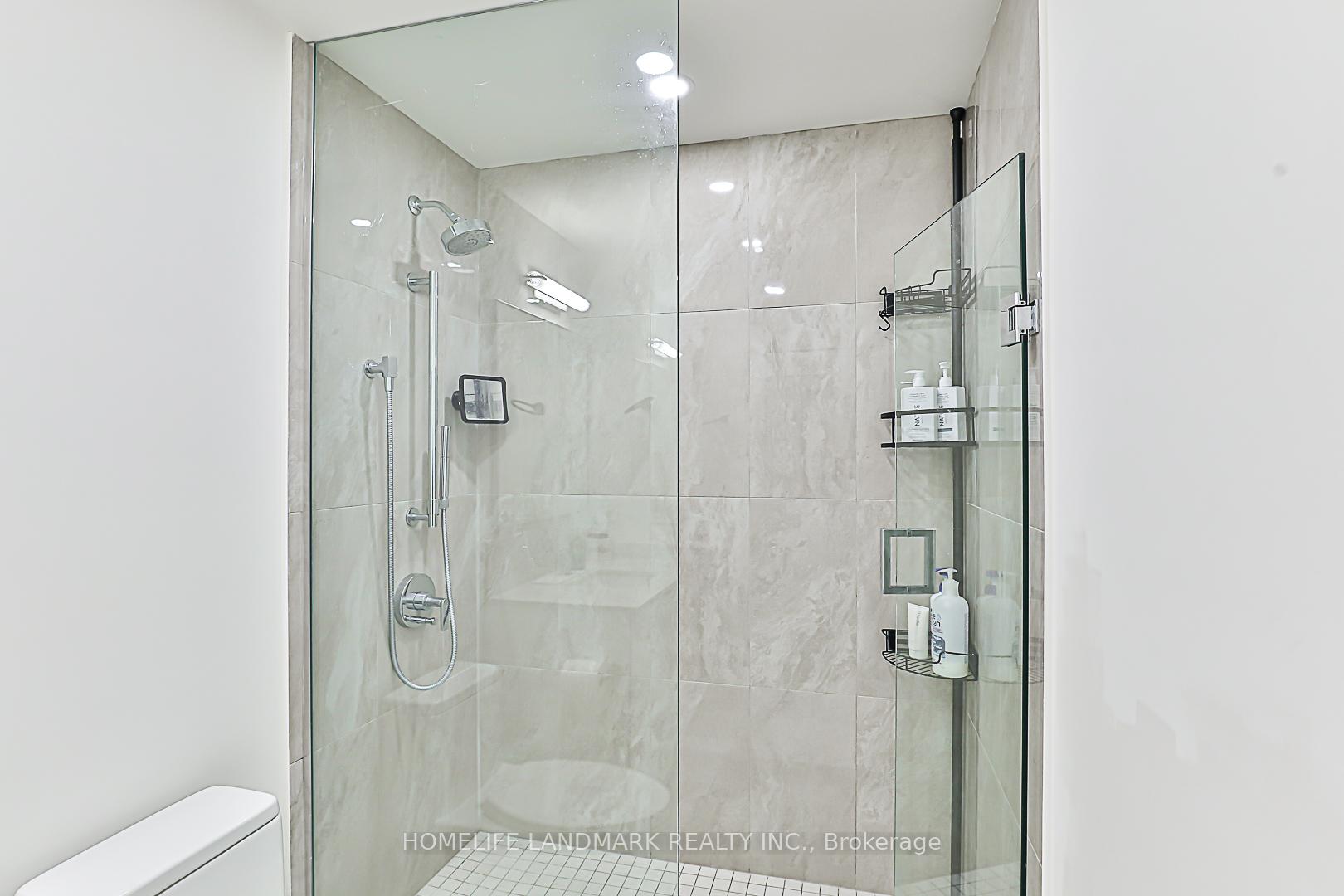 3 Bedrooms Condo at 28 Freeland, Toronto For sale