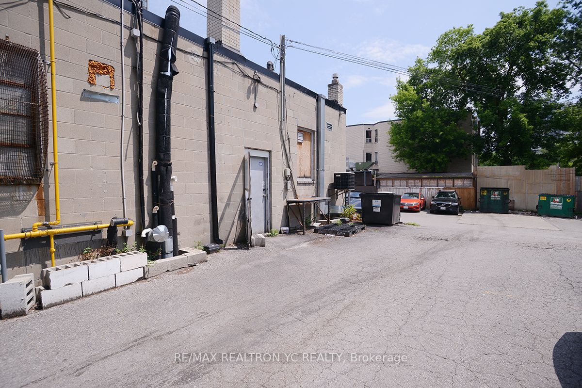 6048 Yonge Street, Toronto, ON M2M 3W5
