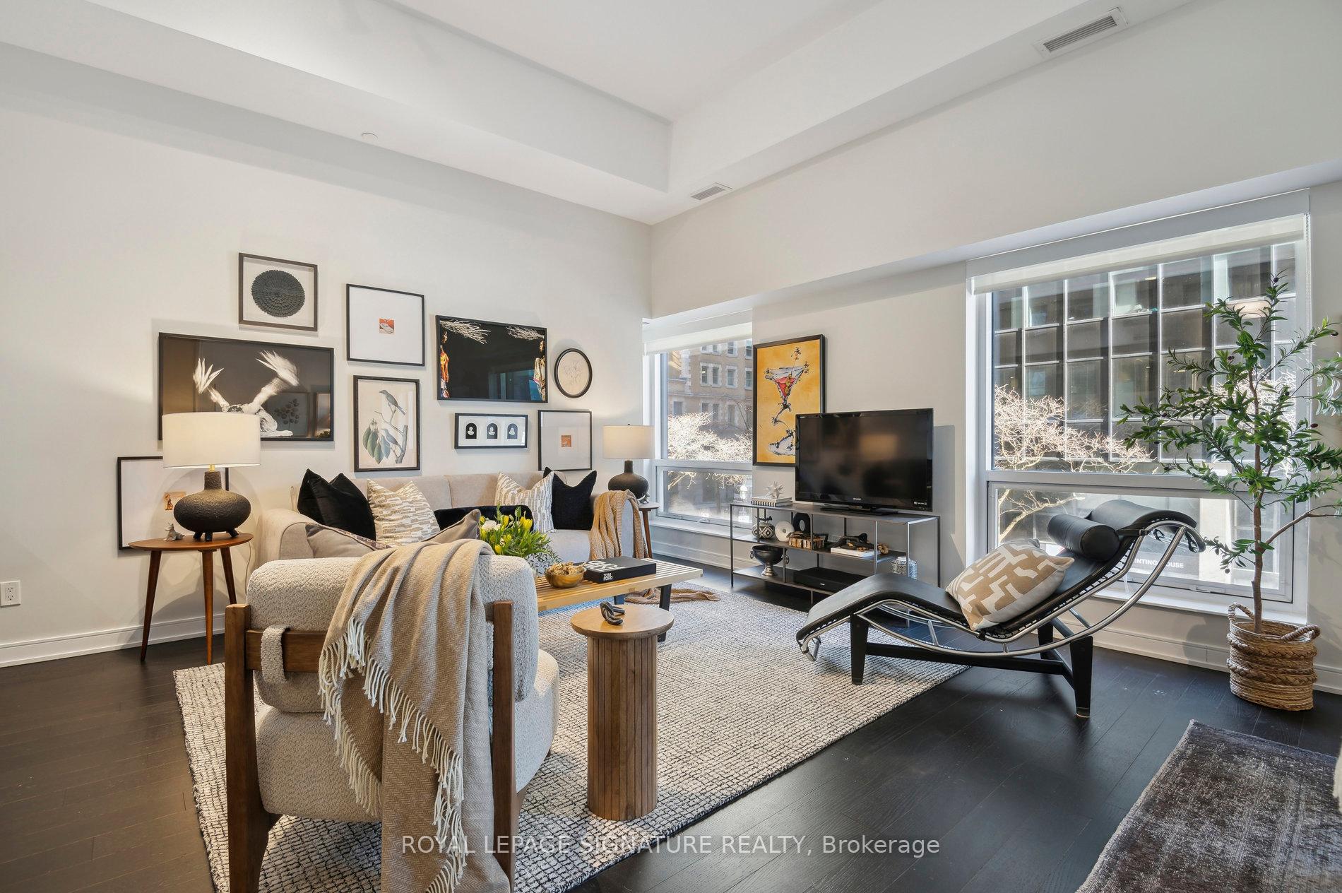 2 Bedrooms Condo at 88 Scott, Toronto For sale