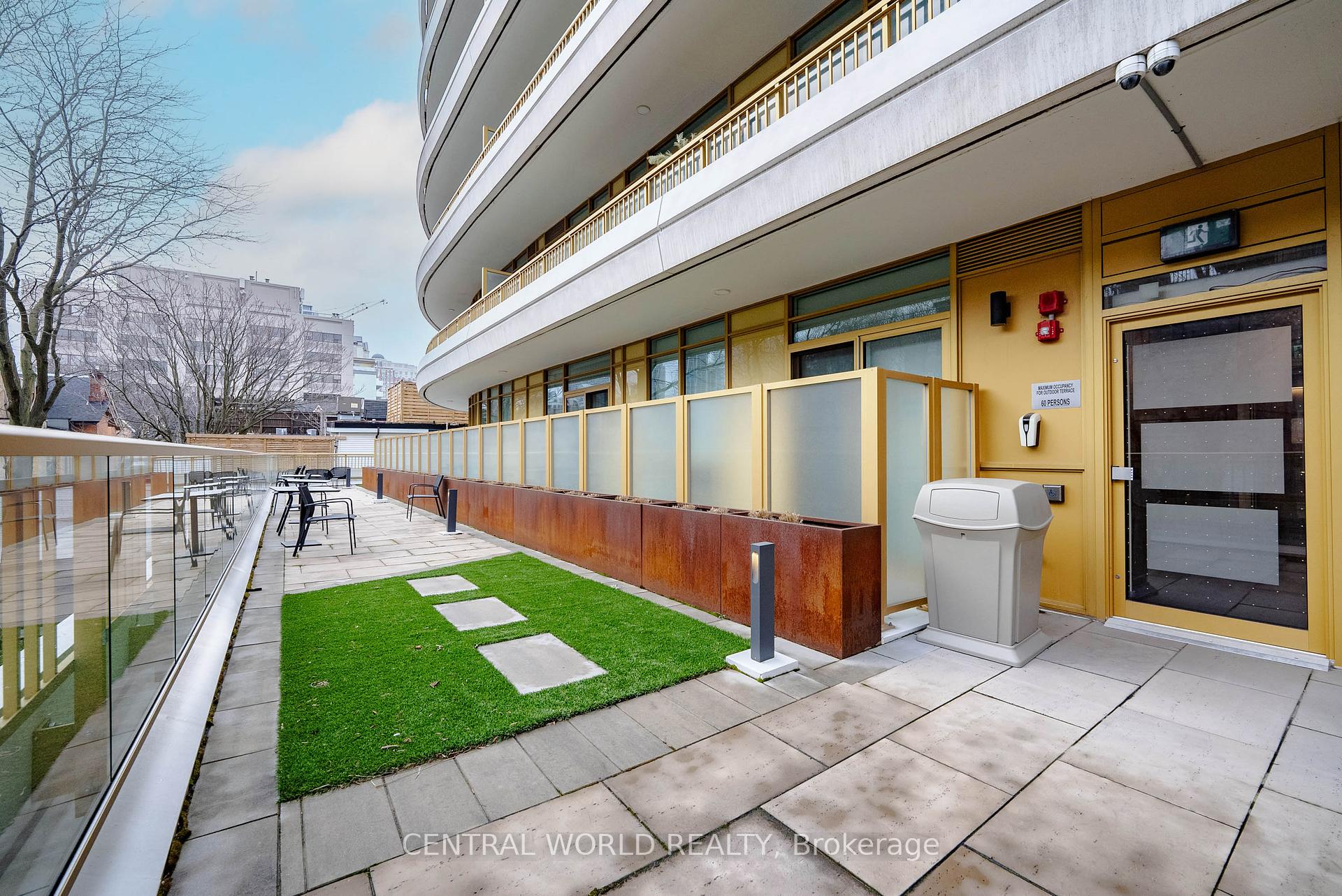 2 Bedrooms Condo at 151 Avenue,  Toronto For sale