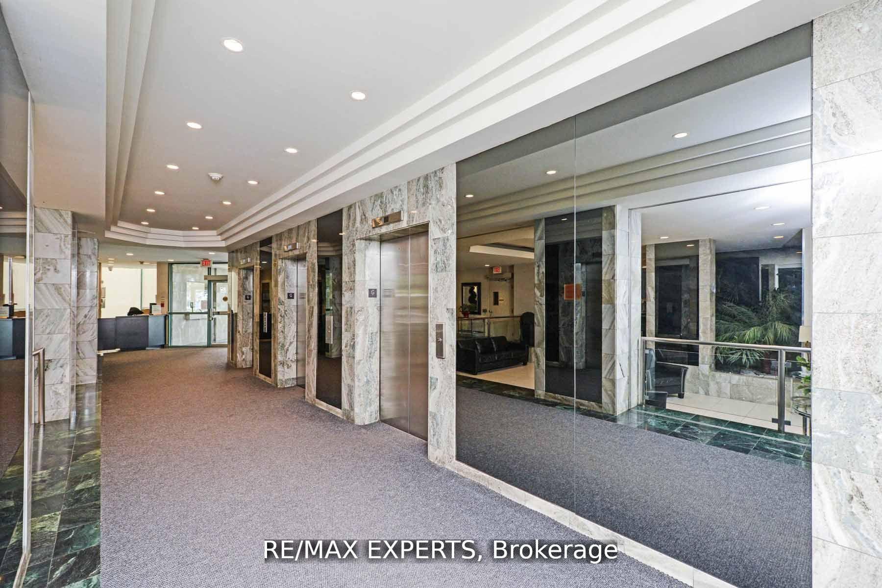 3 Bedrooms Condo at 4460 Tucana, Mississauga For sale