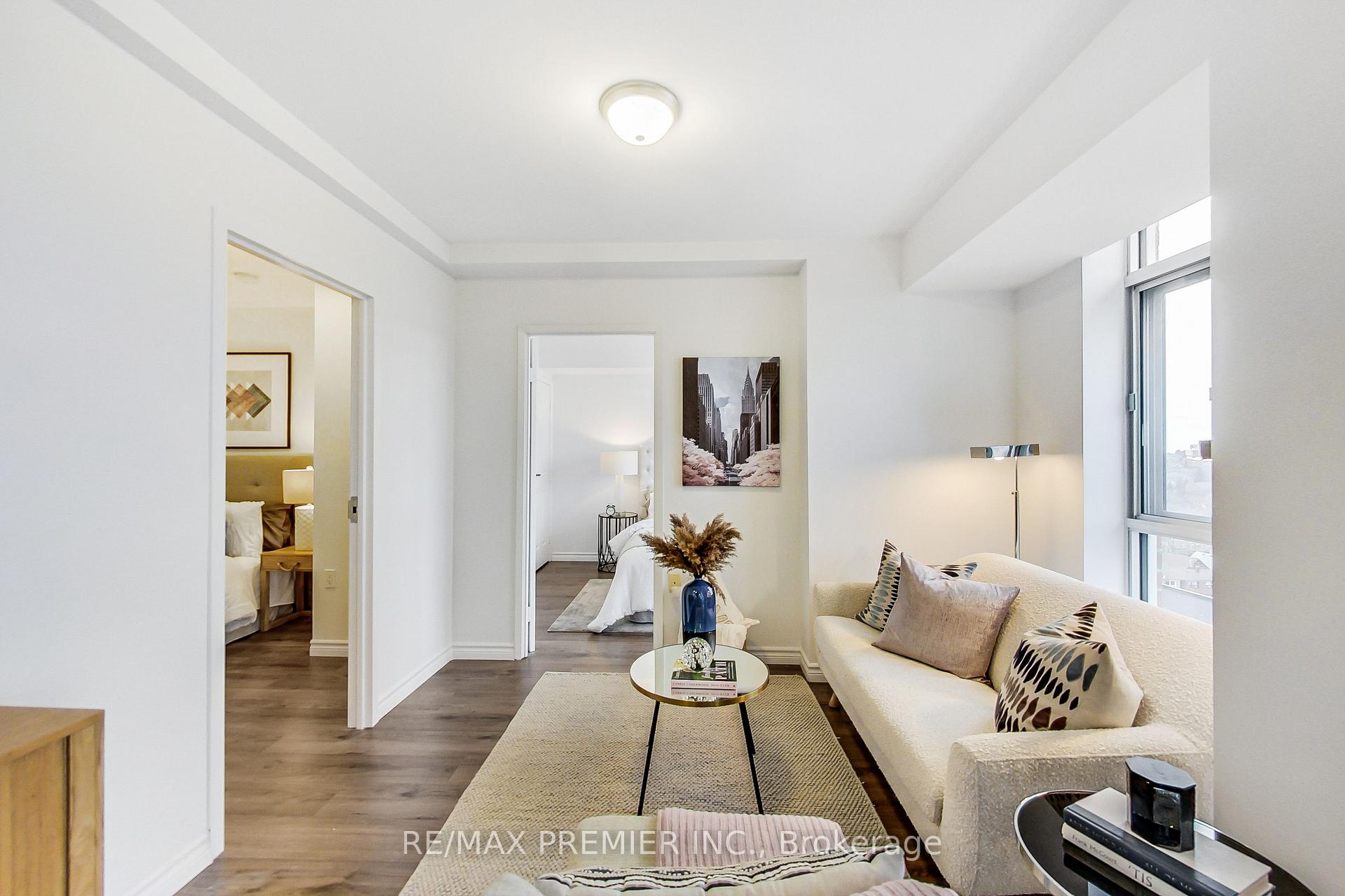 3 Bedrooms Condo at 15 Maplewood, Toronto For sale