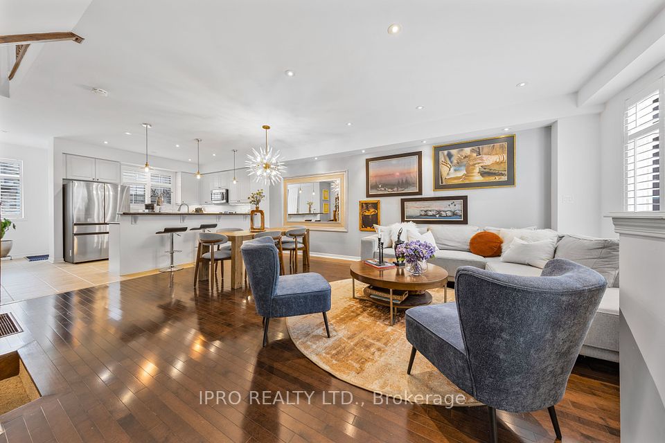 1701 Finch