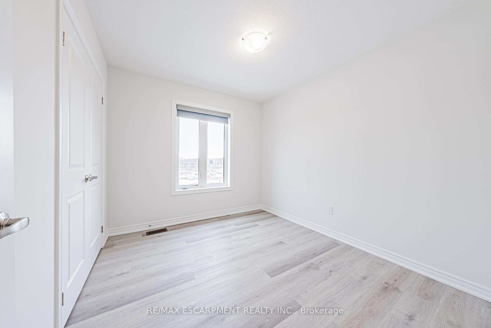 3 Bedrooms Condo at 55 Dryden,  Hamilton For sale