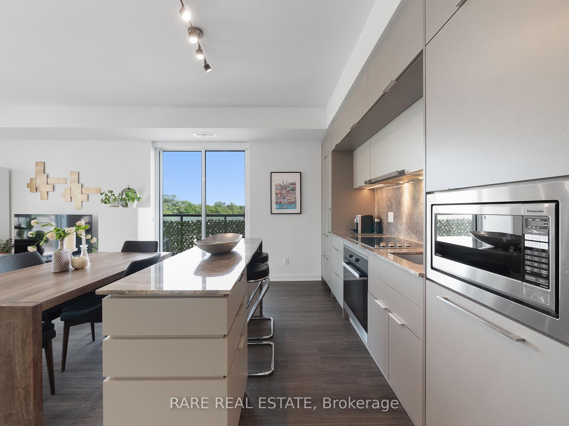 3 Bedrooms Condo at 185 Alberta, Toronto For sale