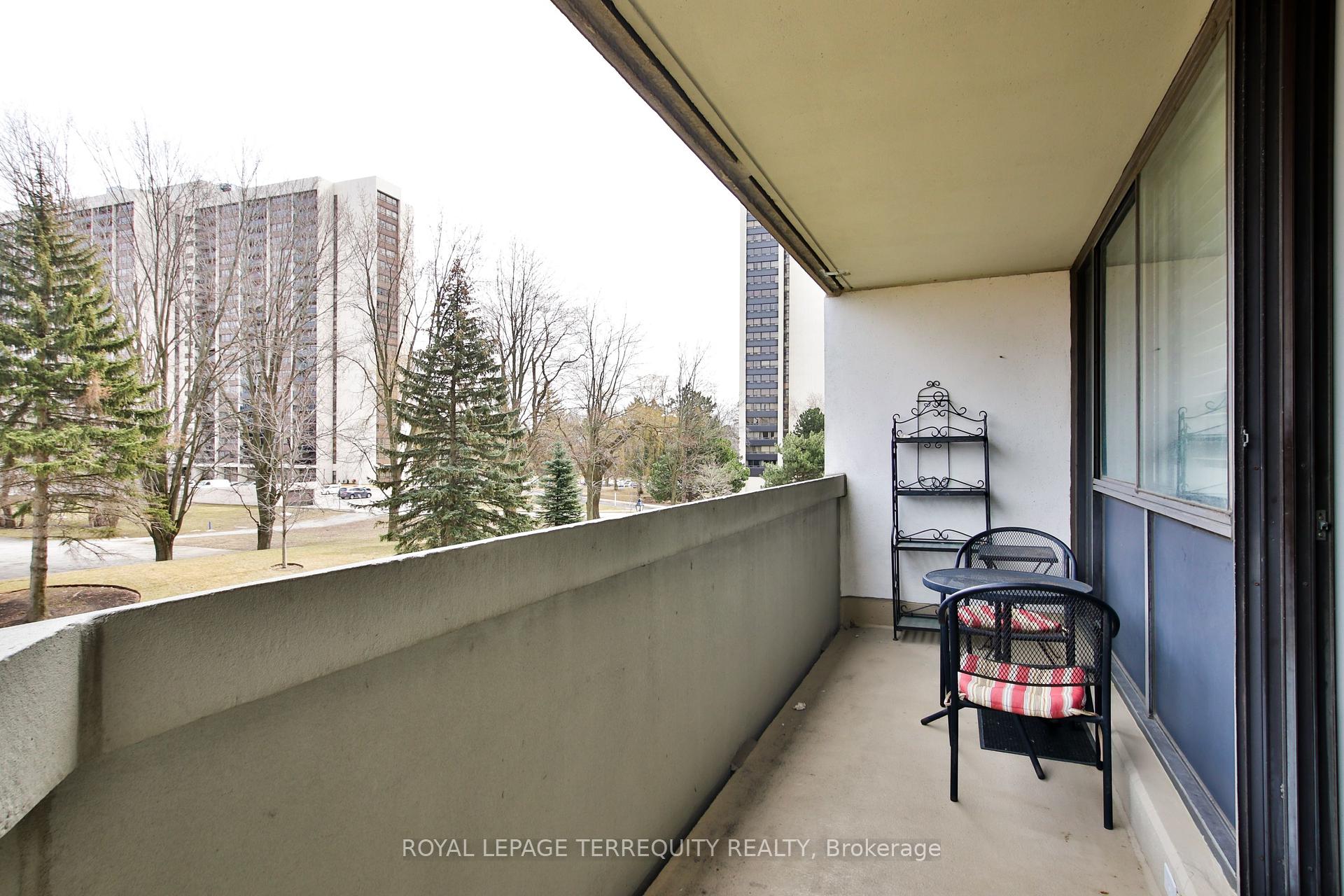 2 Bedrooms Condo at 75 Wynford Heights, Toronto For sale