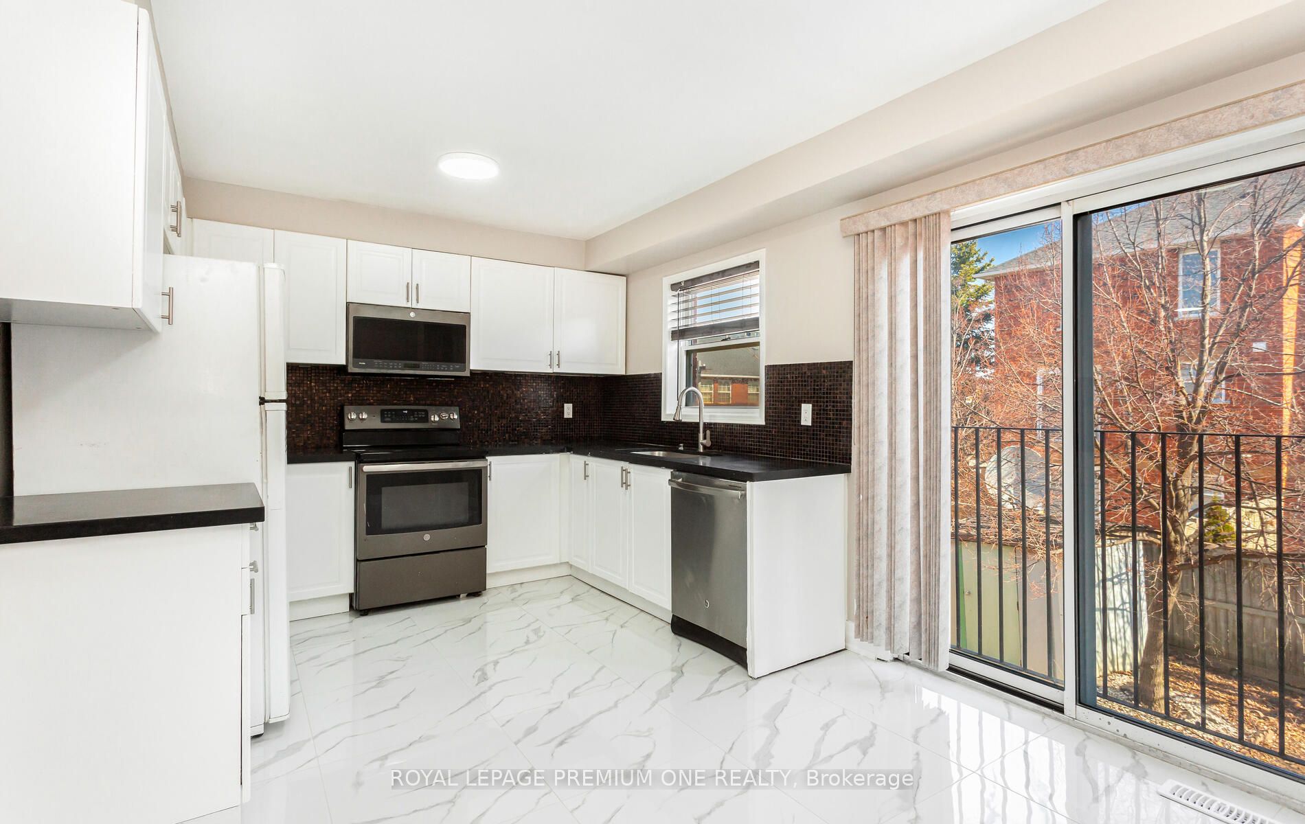 6860 MeadowvaleTownCentre Circle, #23