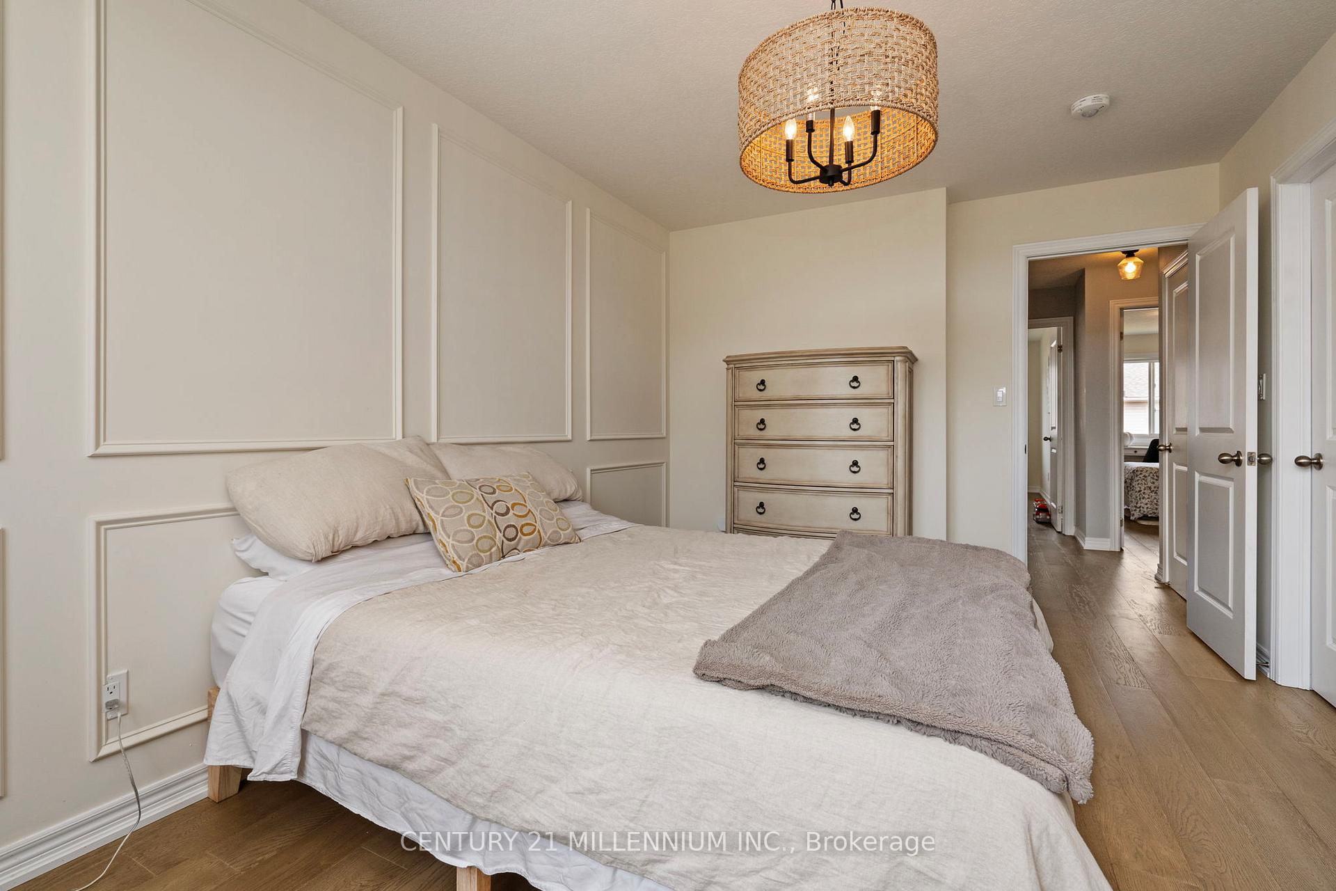 3 Bedrooms Condo at 19 Arietta, Hamilton For sale