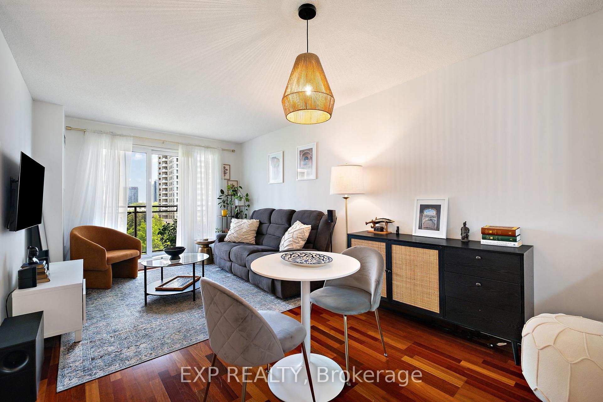 2 Bedrooms Condo at 19 Barberry, Toronto For sale