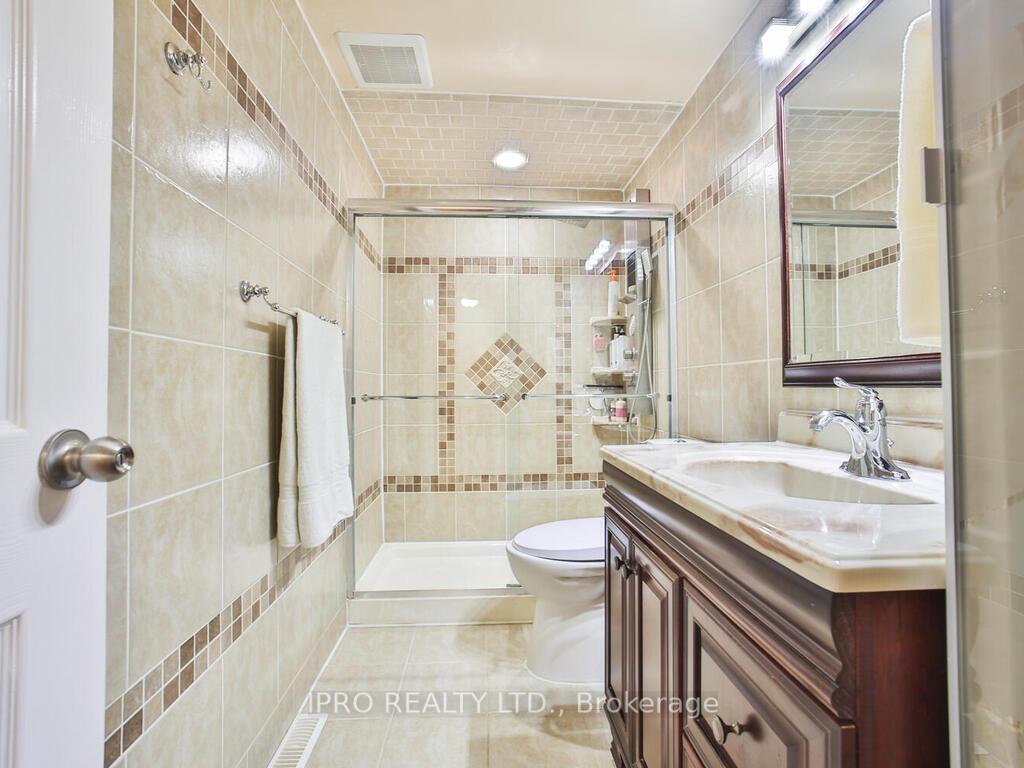 4 Bedrooms Condo at 485 Meadows, Mississauga For sale