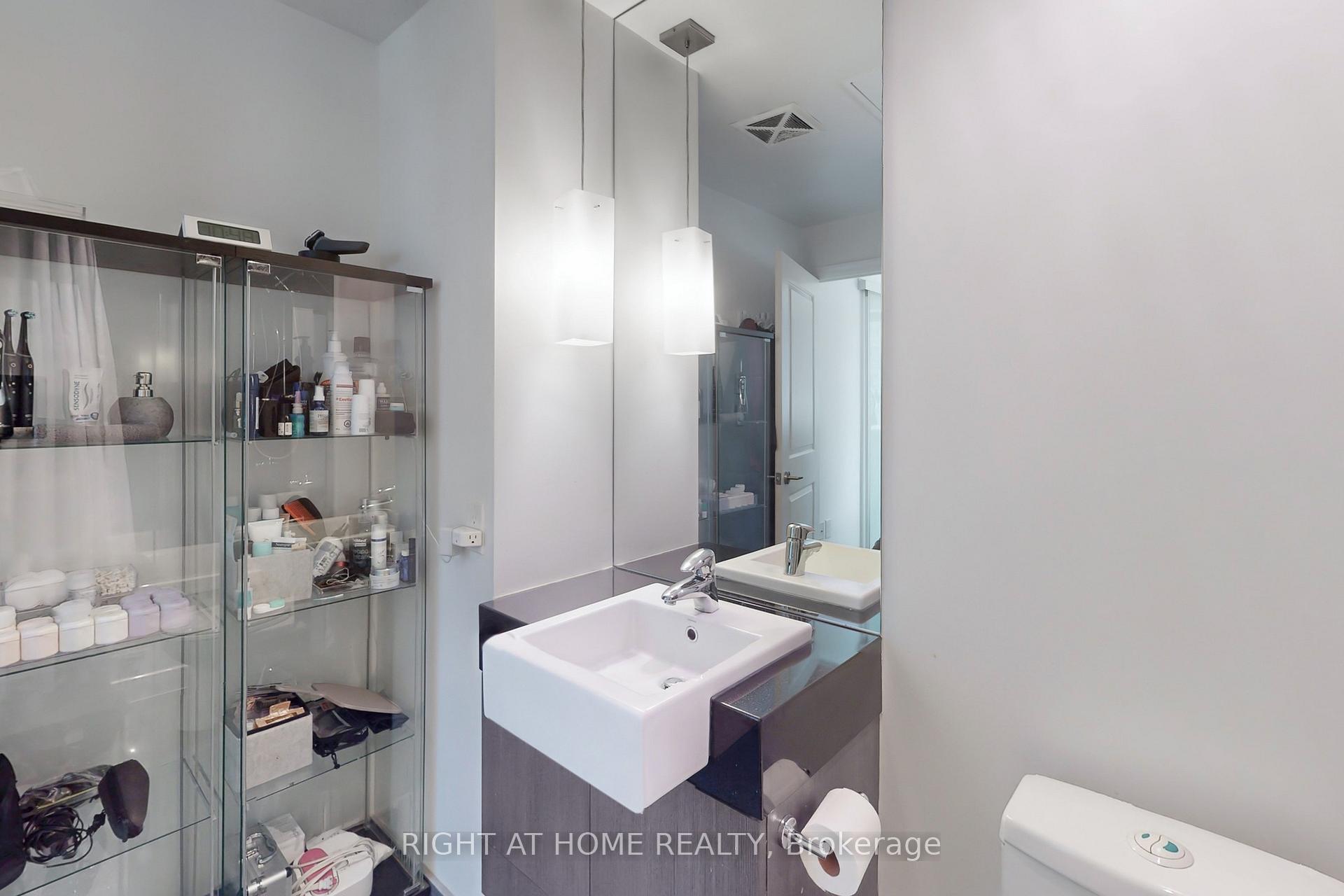 3 Bedrooms Condo at 8 The Esplanade, Toronto For sale
