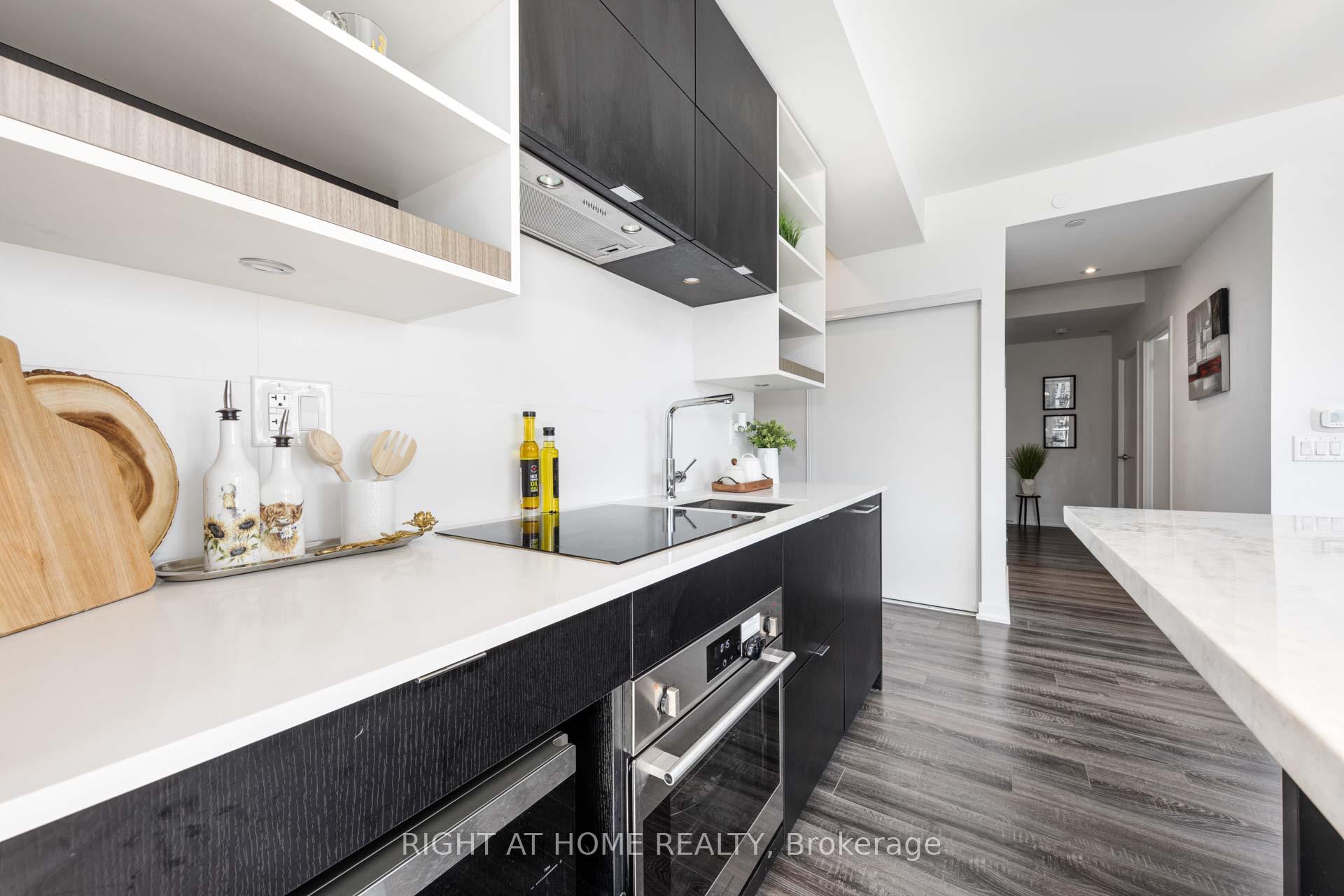 3 Bedrooms Condo at 20 Edward, Toronto For sale