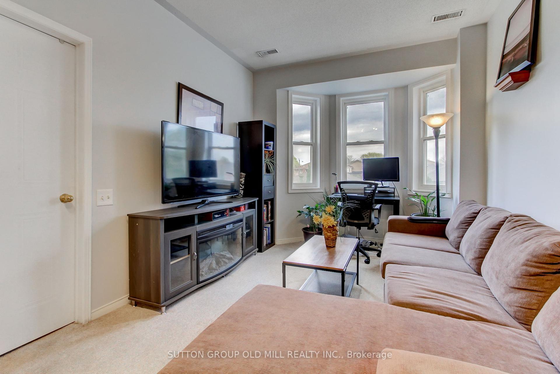3 Bedrooms Condo at 760 Lawrence,  Toronto For sale