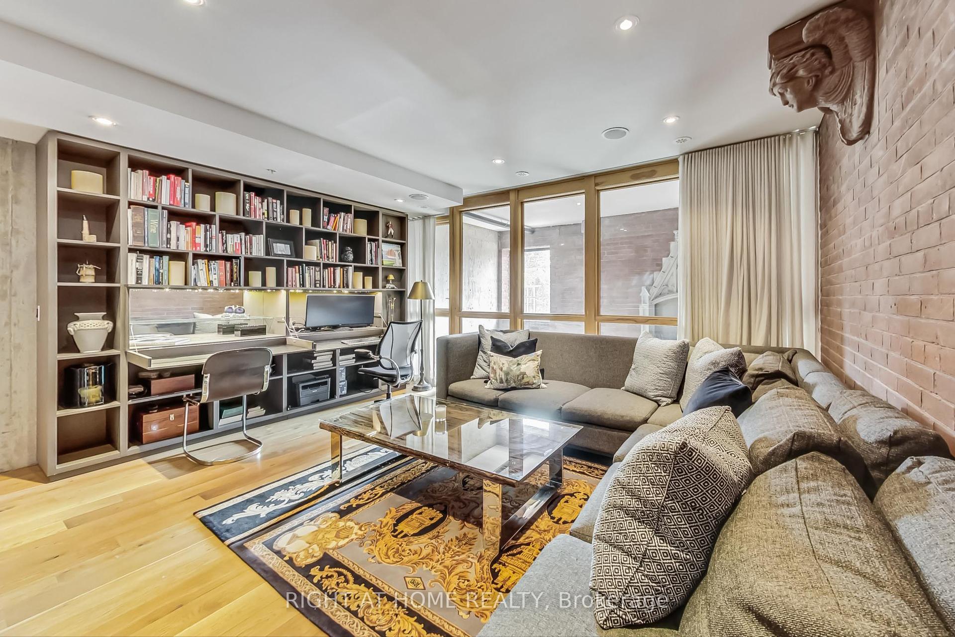 3 Bedrooms Condo at 40 Westmoreland, Toronto For sale