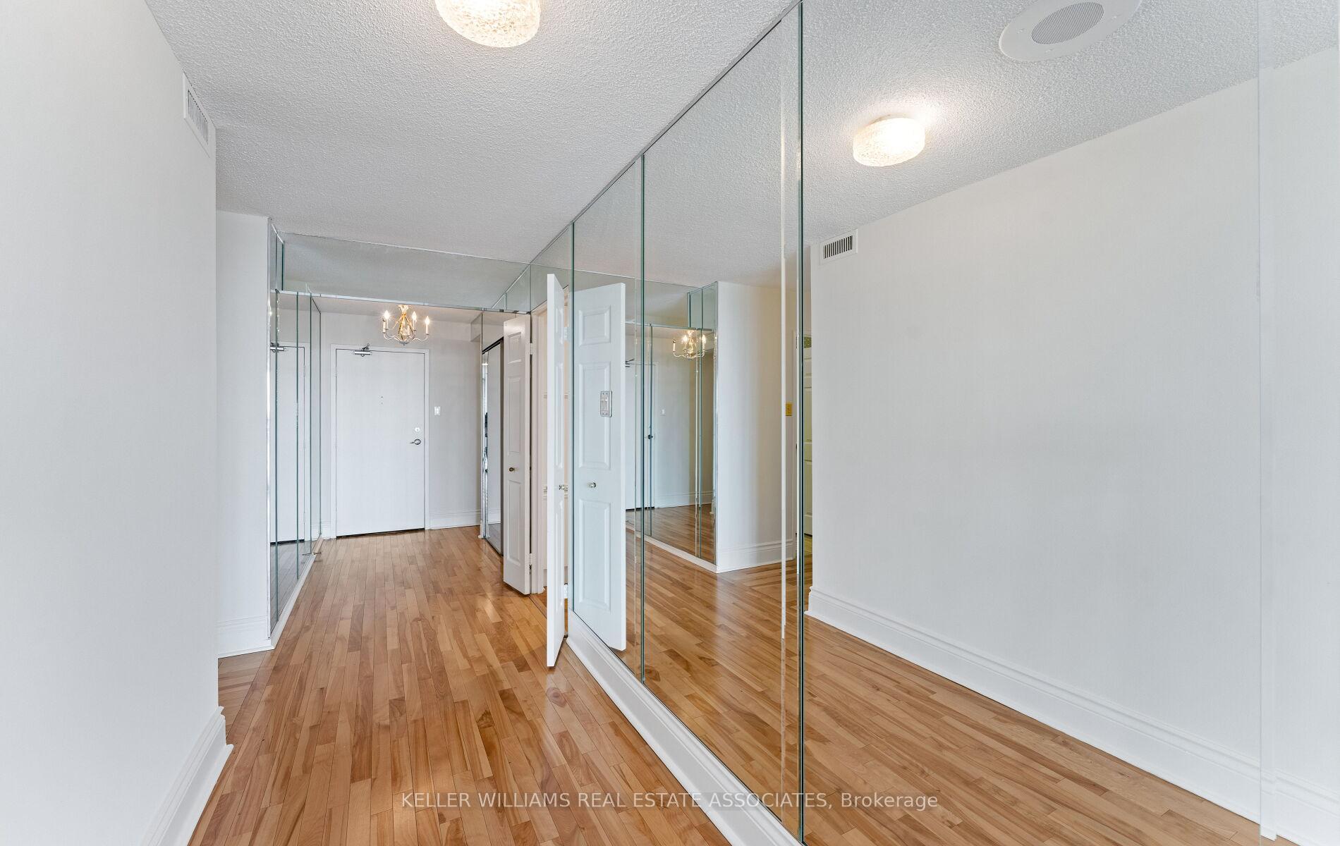 3 Bedrooms Condo at 2010 Islington, Toronto For sale
