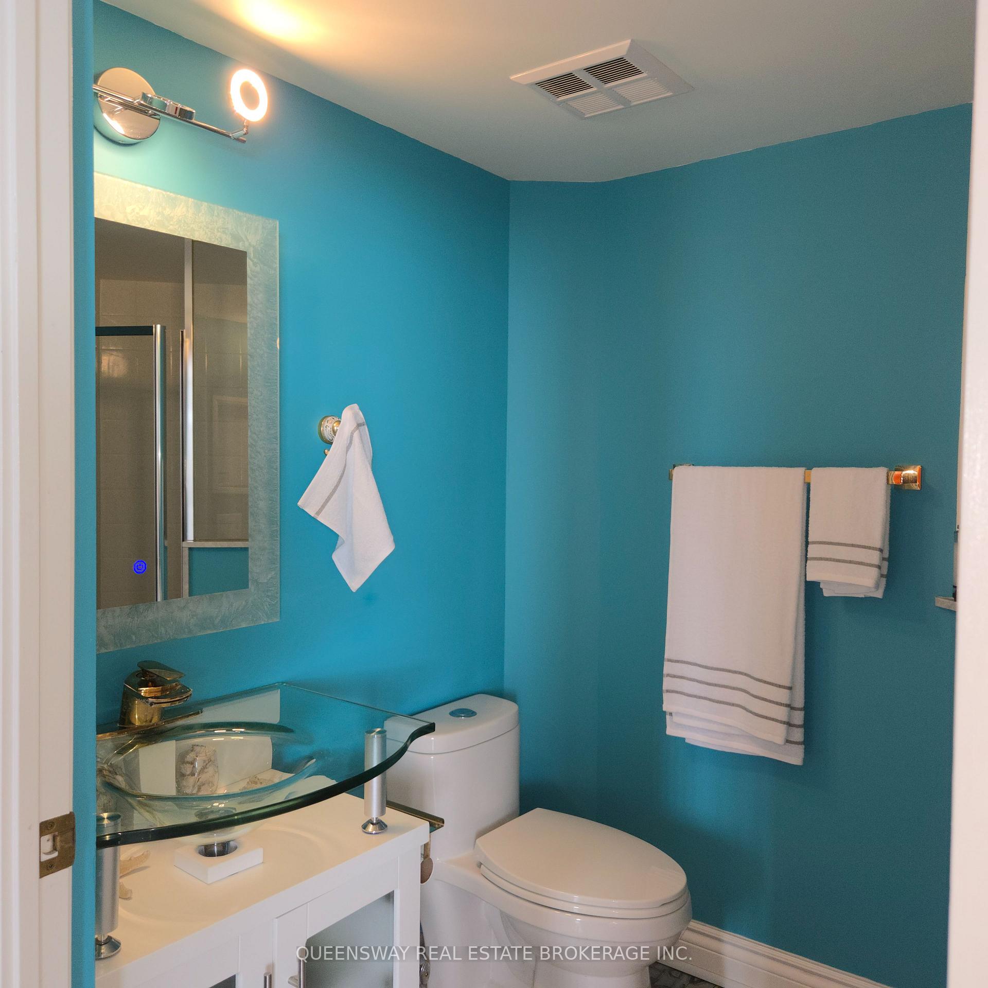 2 Bedrooms Condo at 1 Emerald, Vaughan For sale