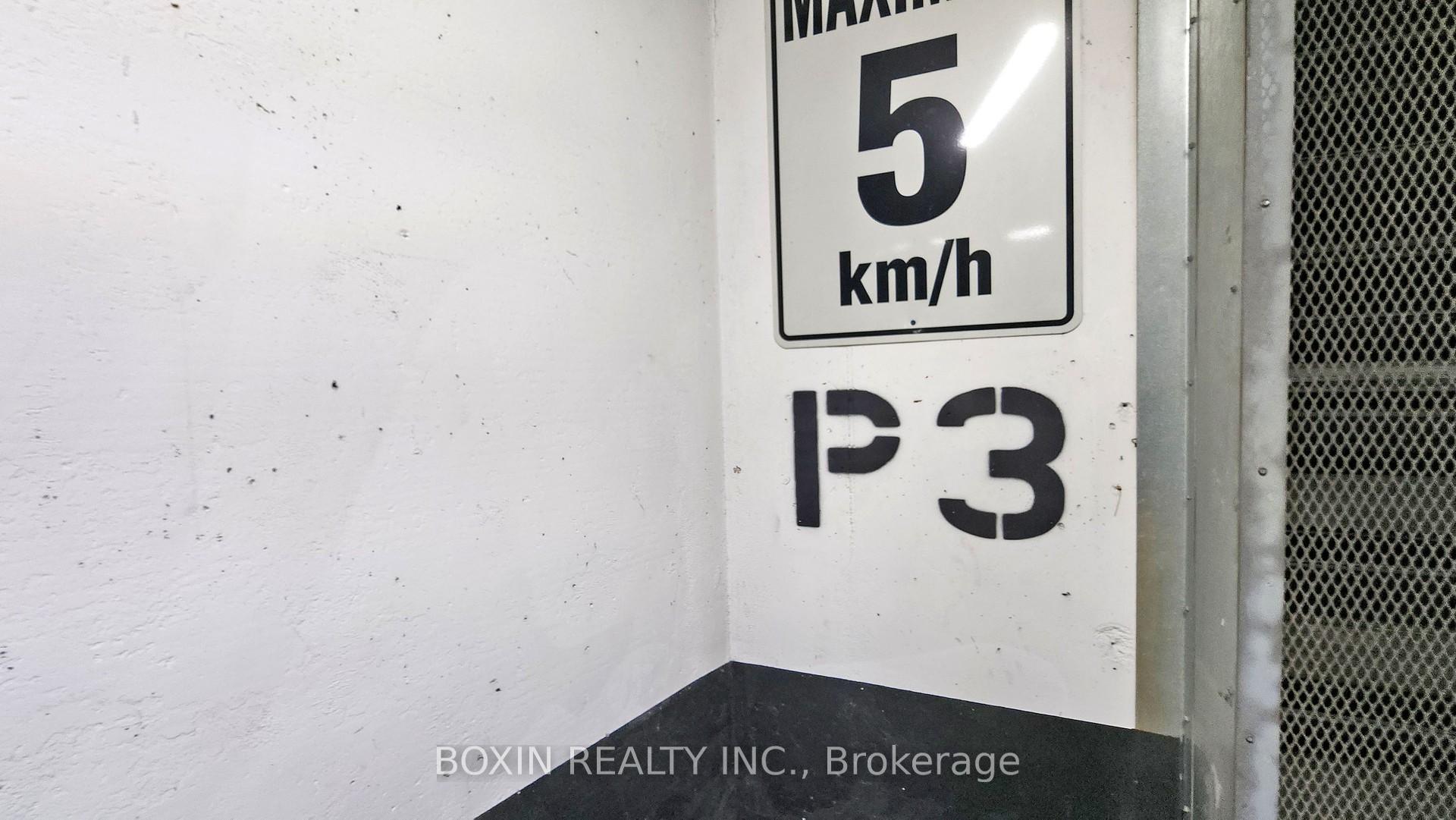 2 Bedrooms Condo at 180 University,  Toronto For sale