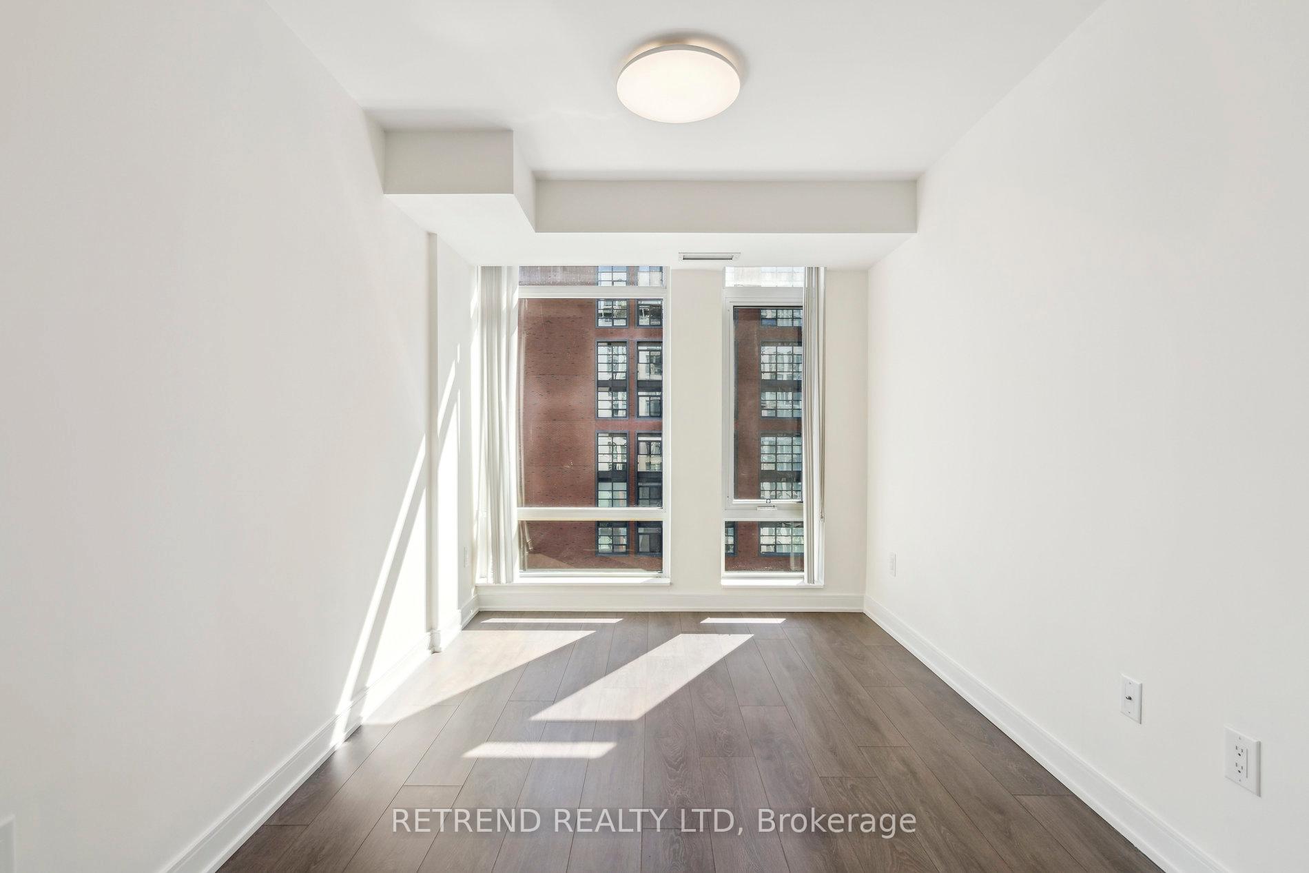 3 Bedrooms Condo at 525 Adelaide, Toronto For sale