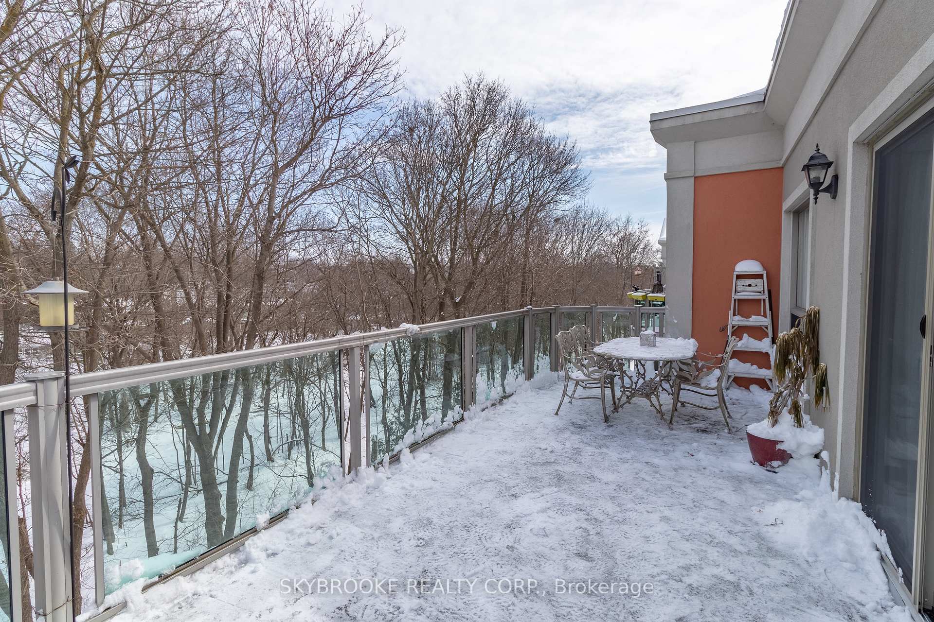 2 Bedrooms Condo at 245 Pine Grove,  Vaughan For sale