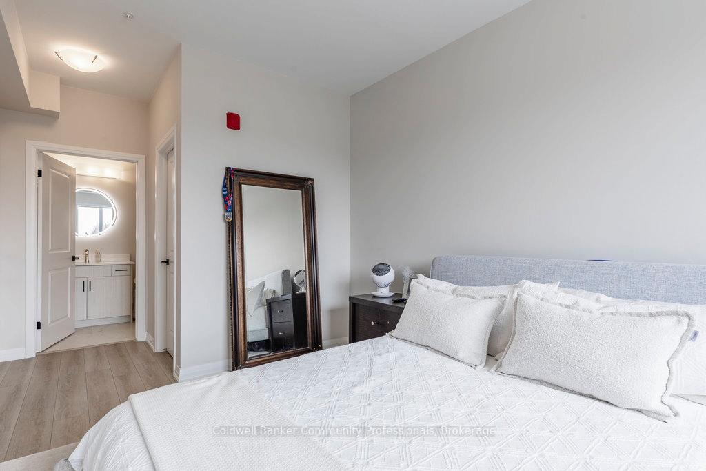 #208 – 120 Springvalley Crescent, Hamilton, ON L9C 0G2