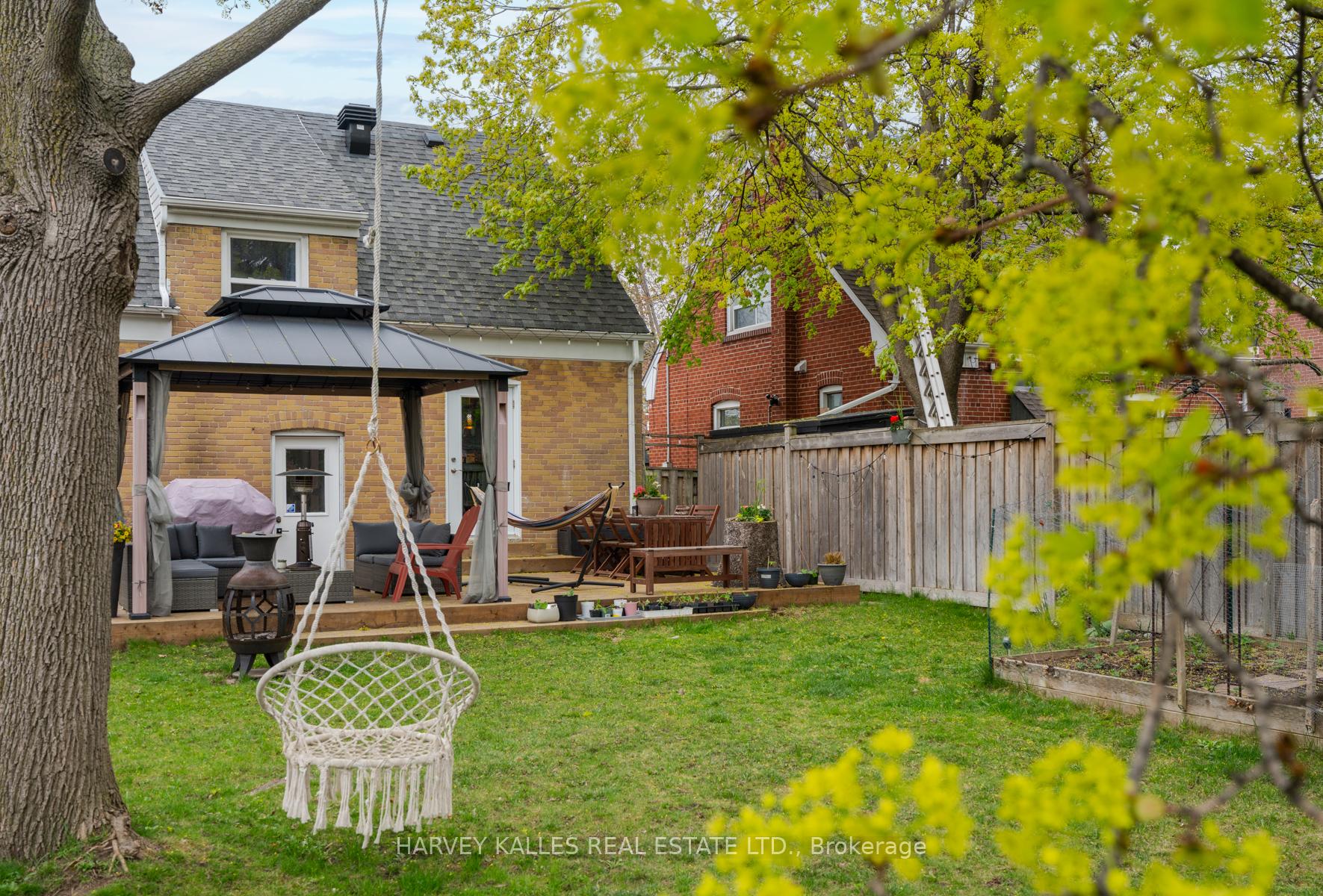 89 Charleswood Drive