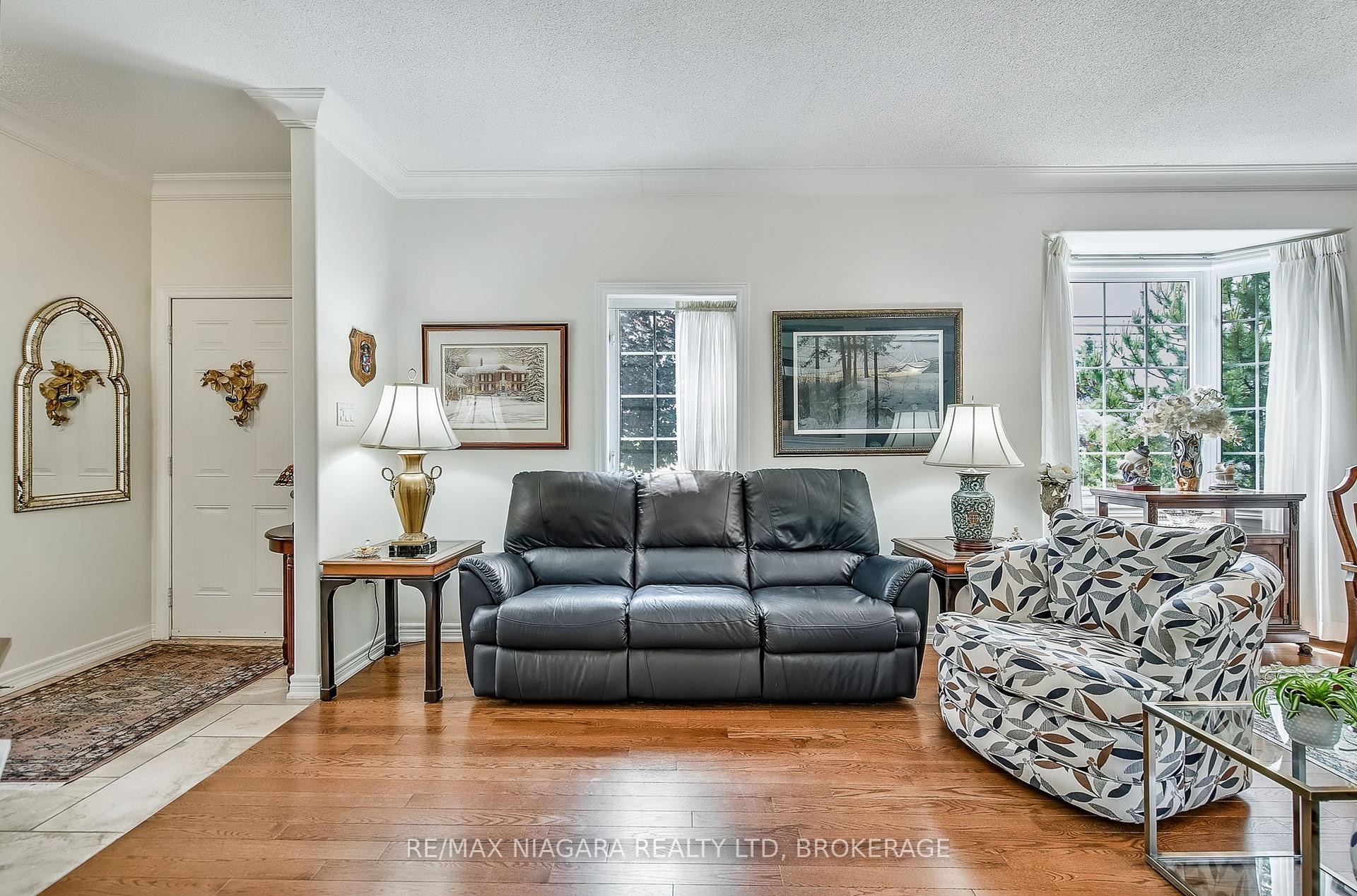 3 Bedrooms Condo at 5 Liddycoat, Hamilton For sale