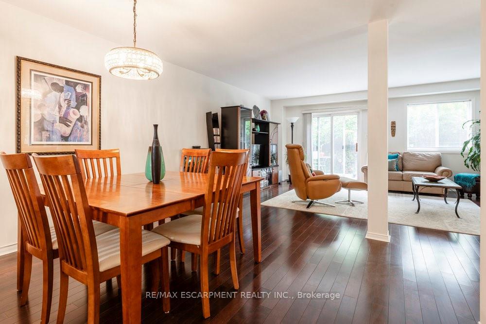 3 Bedrooms Condo at 31 Moss, Hamilton For sale