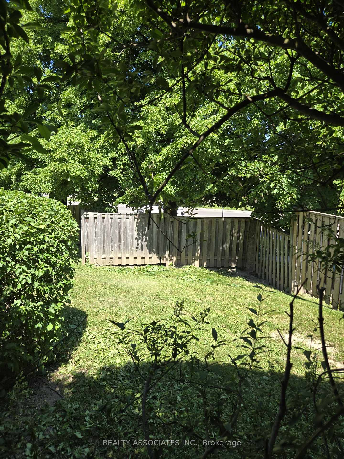 3 Bedrooms Condo at 2 Stonehill, Toronto For sale