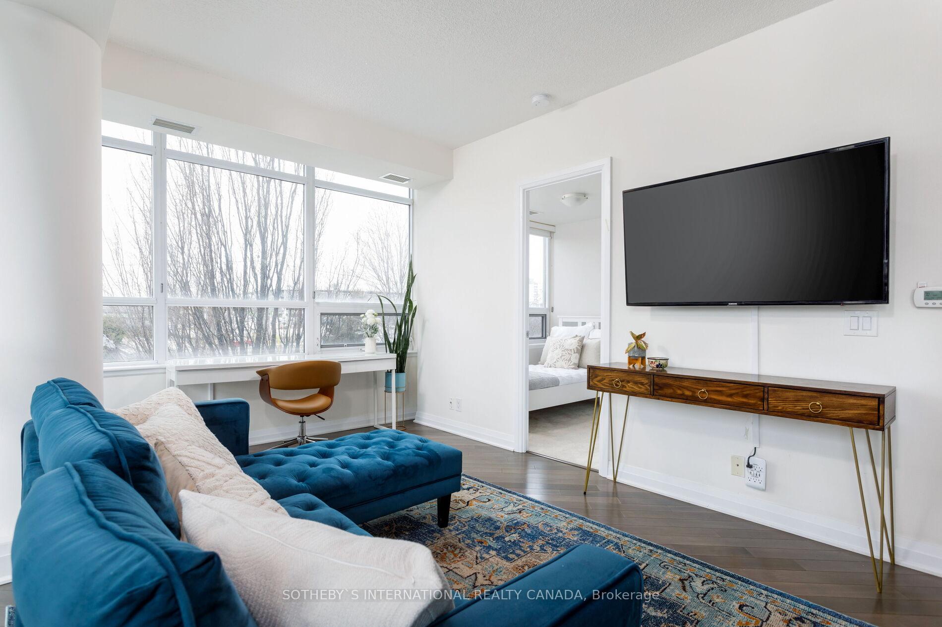 2 Bedrooms Condo at 1055 Southdown,  Mississauga For sale