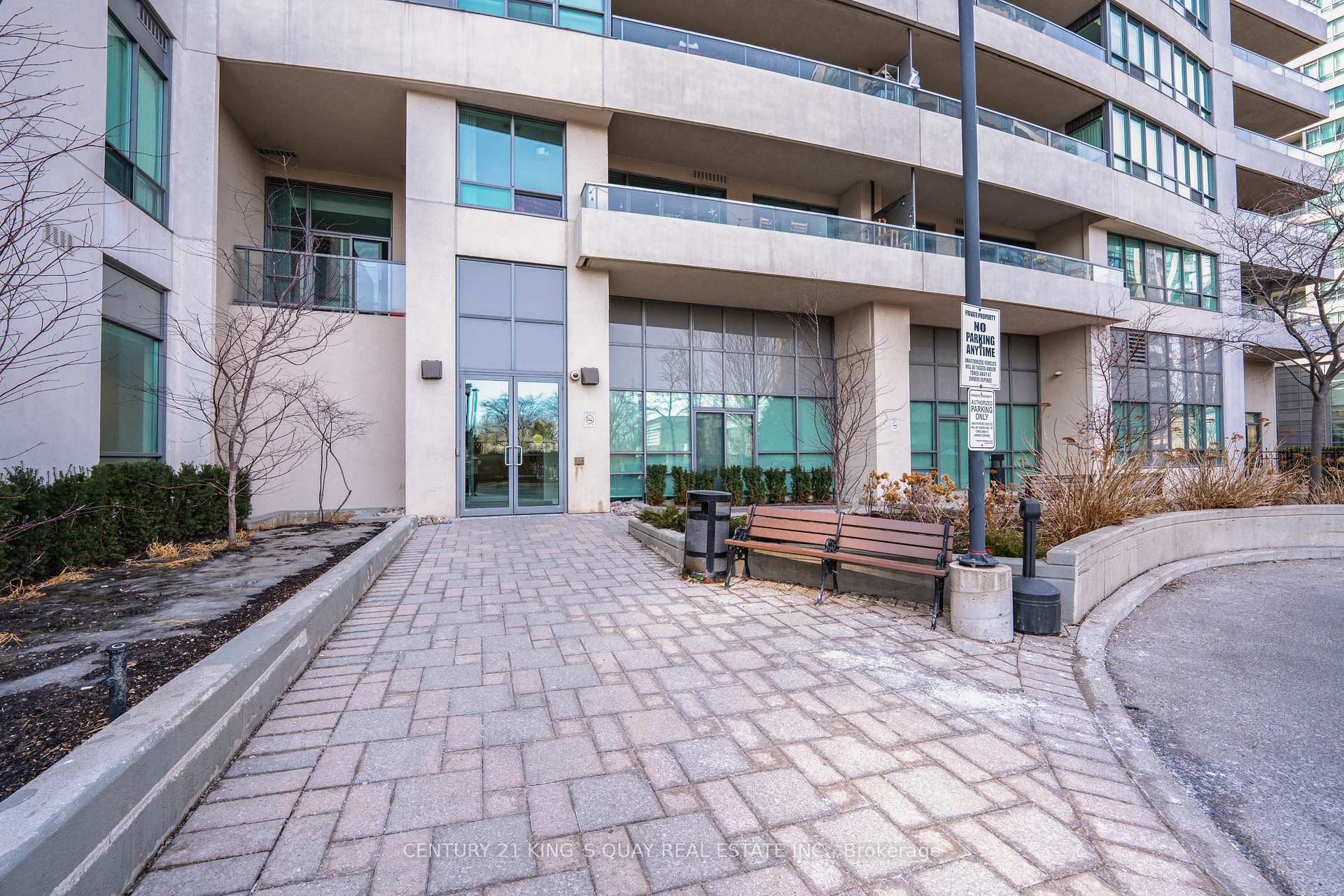 3 Bedrooms Condo at 18 Spring Garden, Toronto For sale