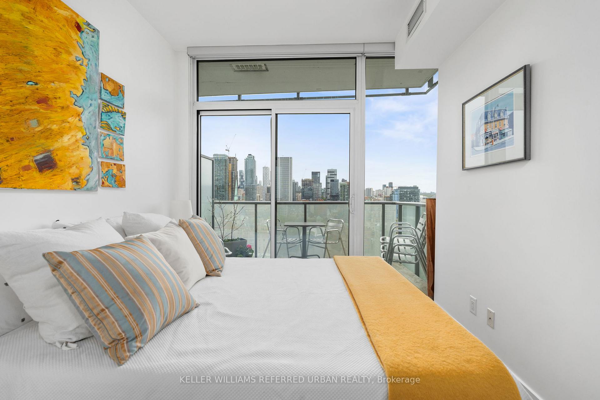 2 Bedrooms Condo at 1 Market, Toronto For sale