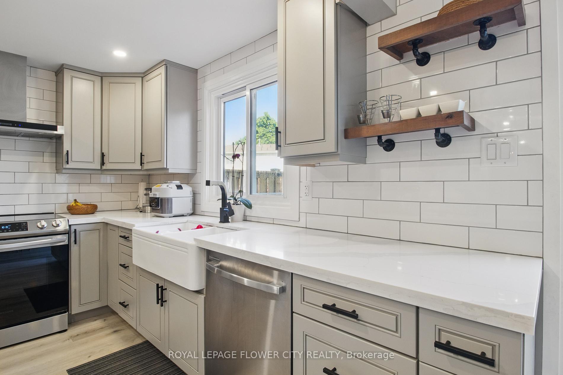 3 Bedrooms Condo at 151 Gateshead, Hamilton For sale
