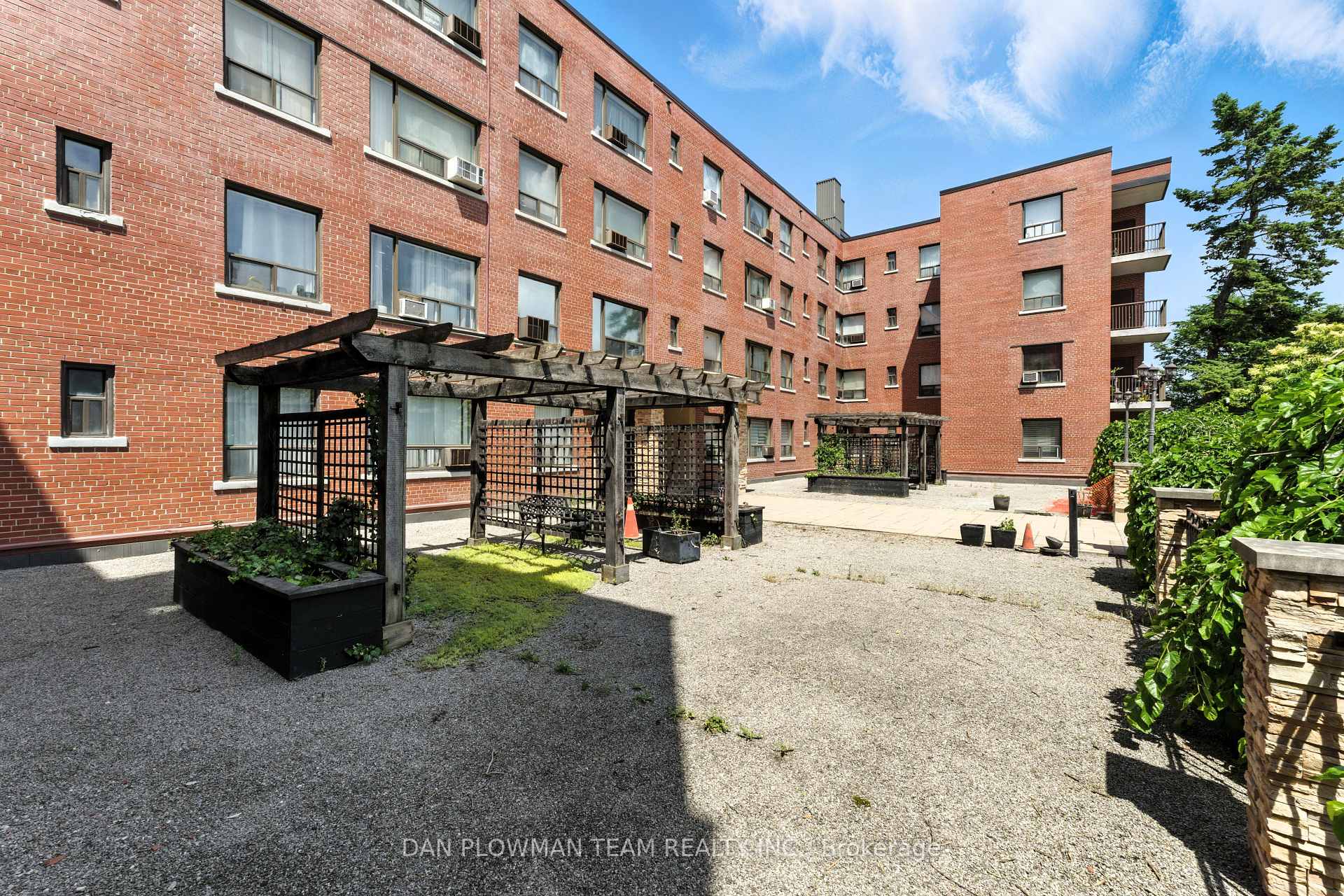 1 Bedroom Co-op at 2550 Bathurst, Toronto For sale