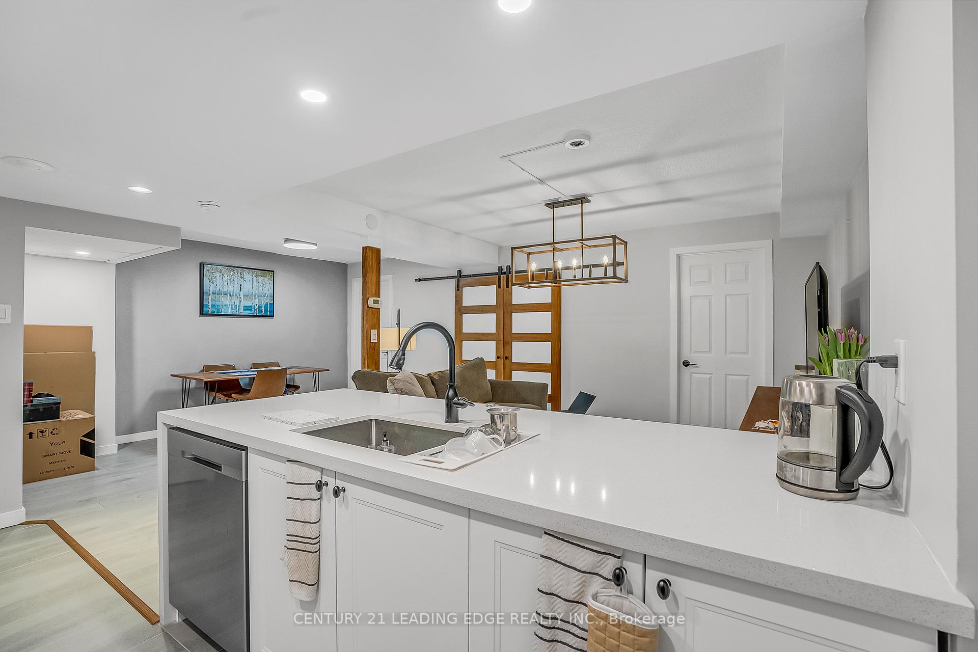 3 Bedrooms Condo at 705 King, Toronto For sale