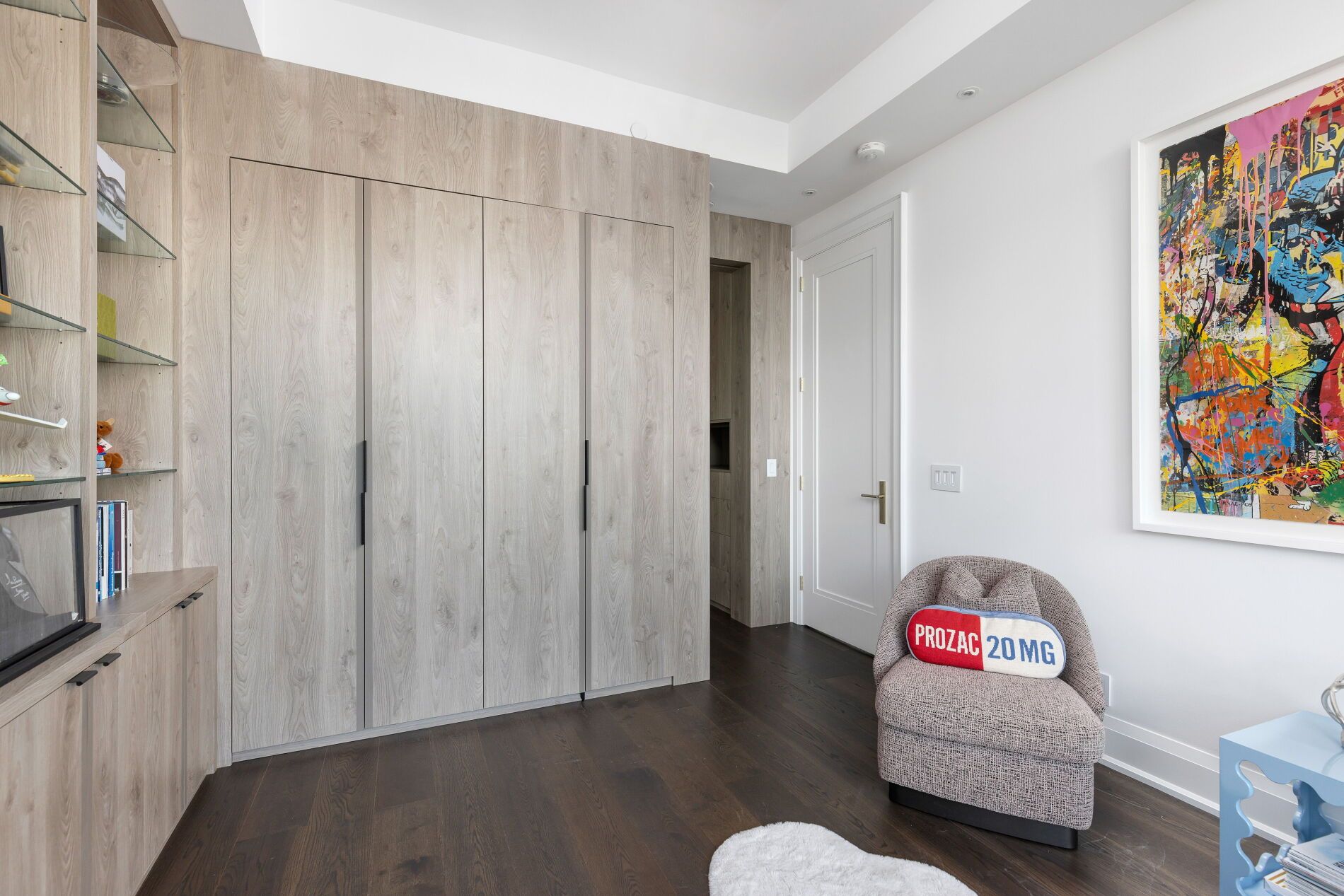 151 Avenue Road 805