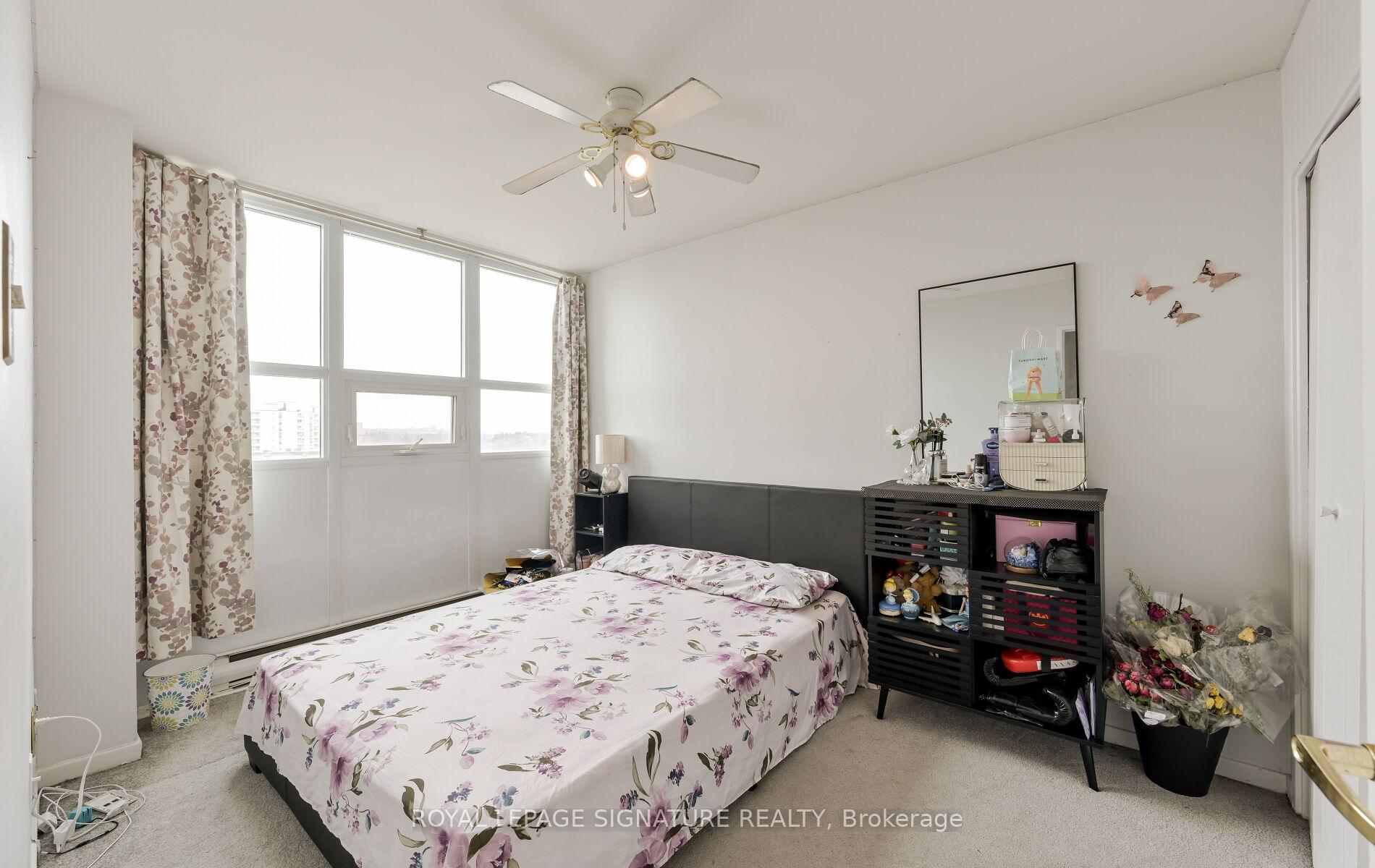 4 Bedrooms Condo at 2323 Confederation, Mississauga For sale
