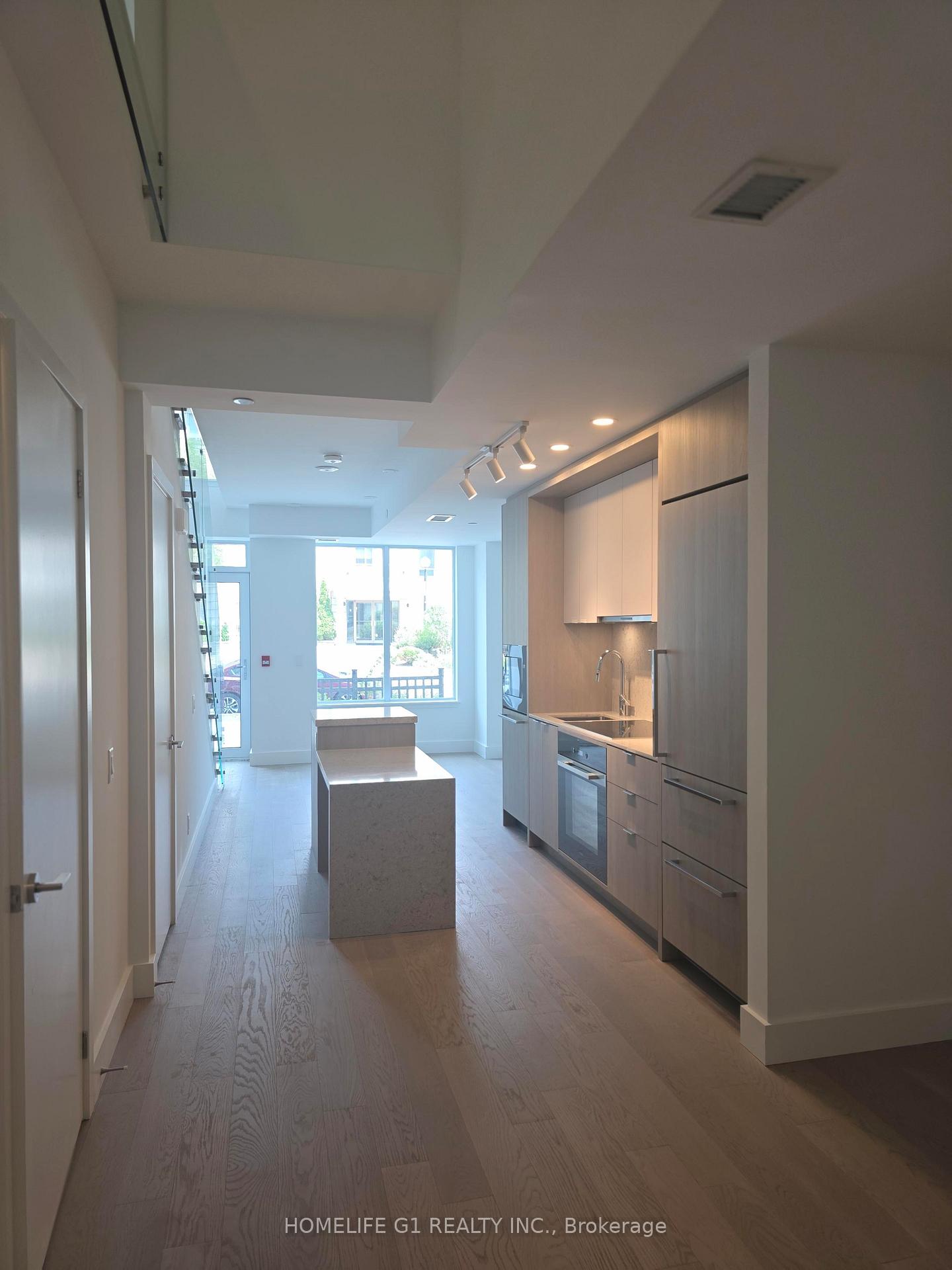 3 Bedrooms Condo at 6 Greenbriar, Toronto For sale