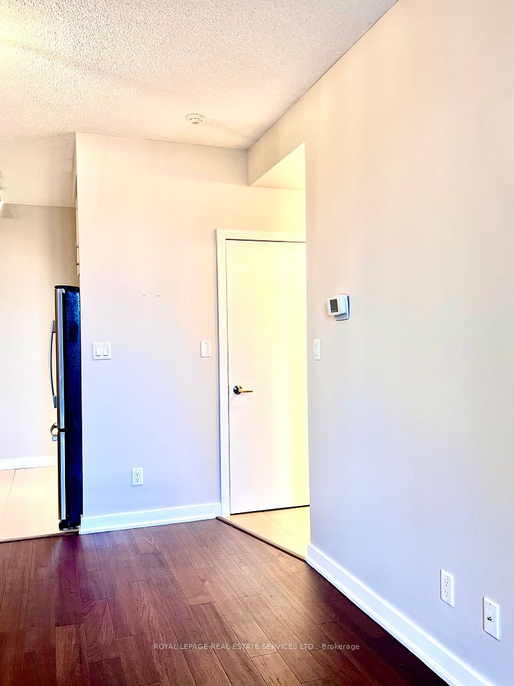 https://trreb-image.ampre.ca/wCvTDwlBgzSSPuolS06soSLR1camA2lqdEJDBh4MvWk/rs:fit:960:960/wm:.5:so:0:50:.4/wmsh:10/wmt:PHNwYW4gZm9yZWdyb3VuZD0nd2hpdGUnIGZvbnQ9JzY4Jz5ST1lBTCBMRVBBR0UgUkVBTCBFU1RBVEUgU0VSVklDRVMgTFRELiwgQnJva2VyYWdlPC9zcGFuPg/L3RycmViL2xpc3RpbmdzLzQwLzYxLzE4LzI2L3AvMTMzYTgxM2YtOWI2OS00MDAwLTg1OWEtNWM3NzExZDcyMTJjLkpQRUc.jpg