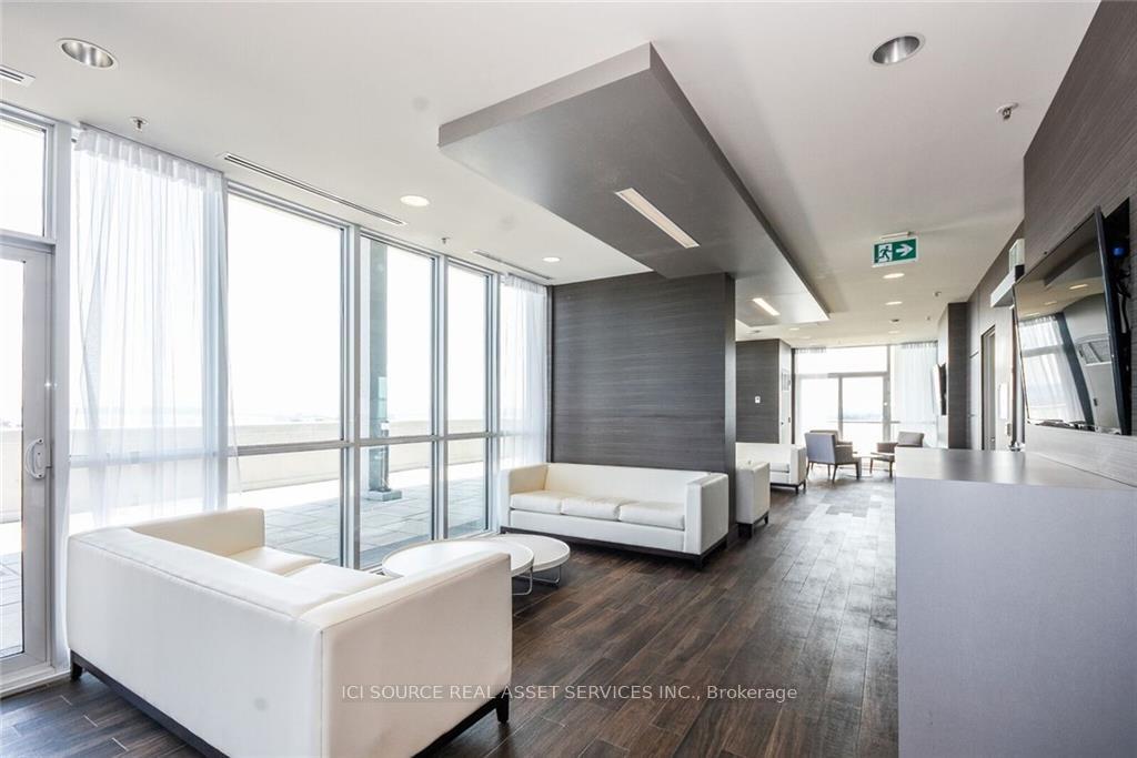 2 Bedrooms Condo at 2081 Fairview,  Burlington For sale
