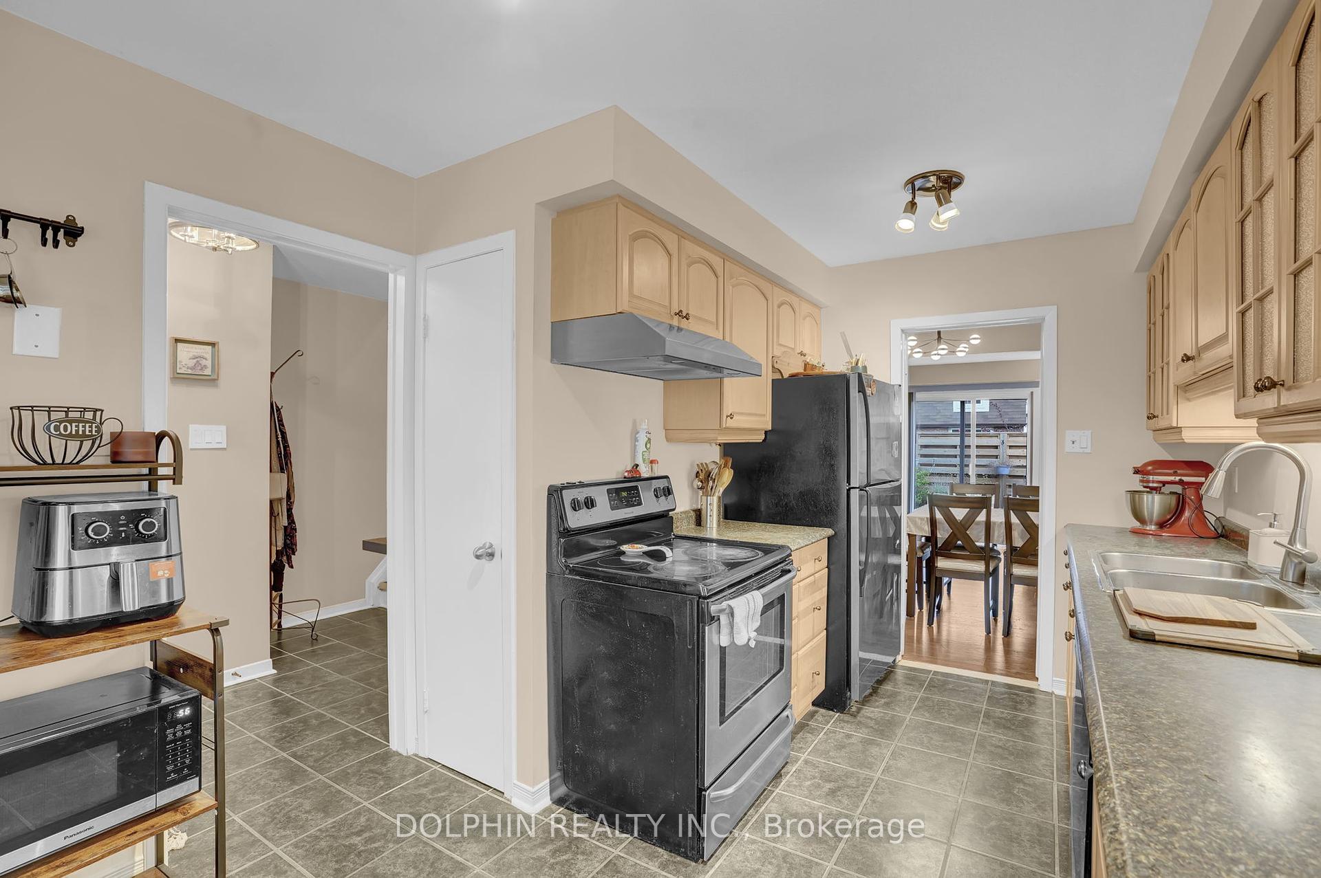 3 Bedrooms Condo at 3033 Glencrest, Burlington For sale