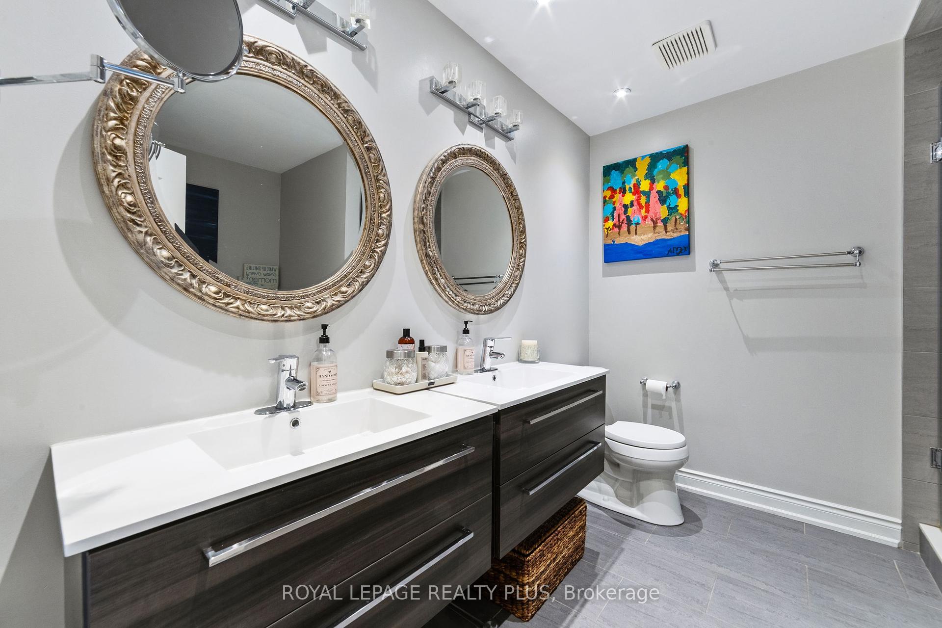 3 Bedrooms Condo at 928 Queen, Mississauga For sale