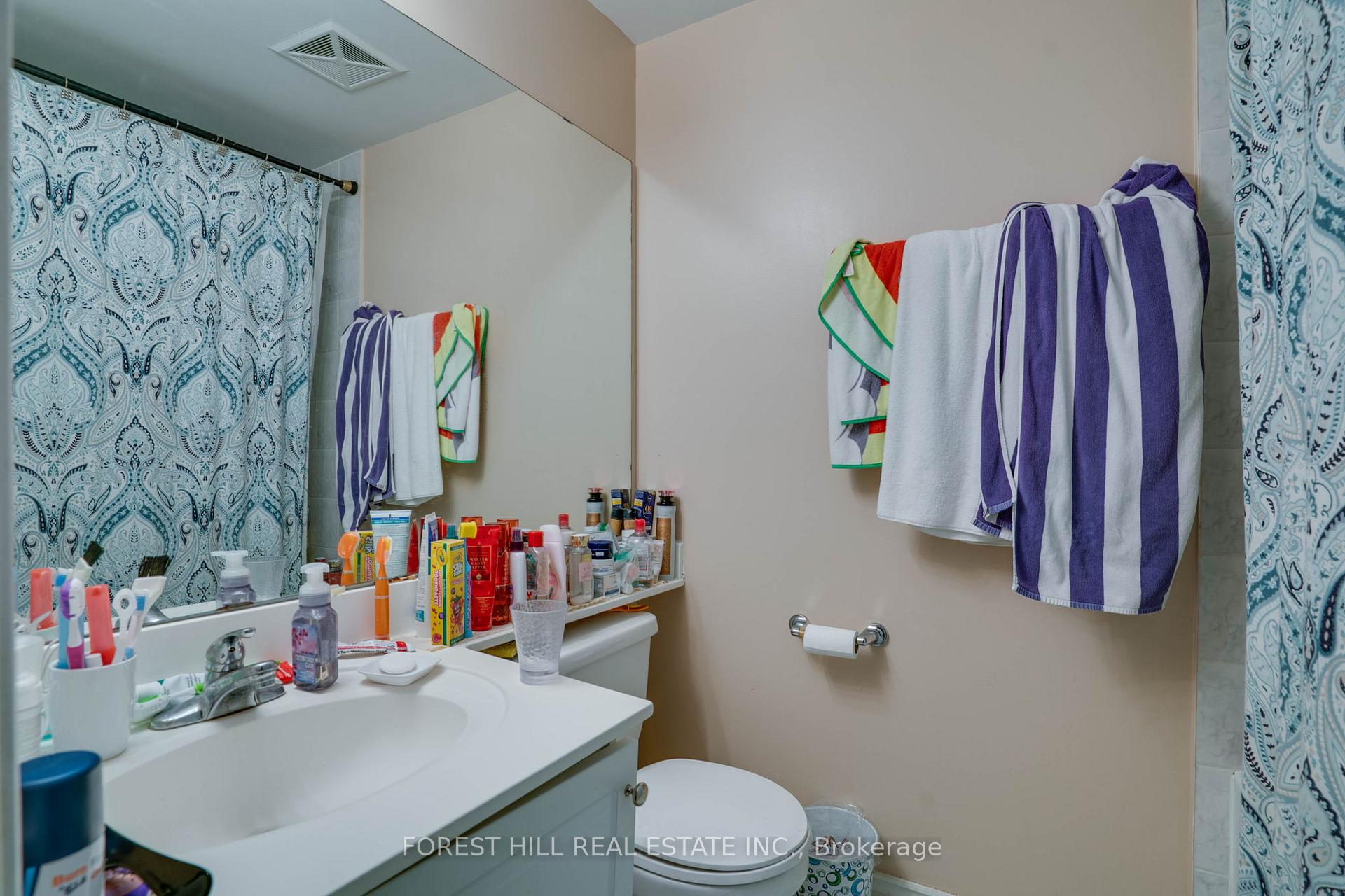 2 Bedrooms Co-op at 220 Burnhamthorpe, Mississauga For sale